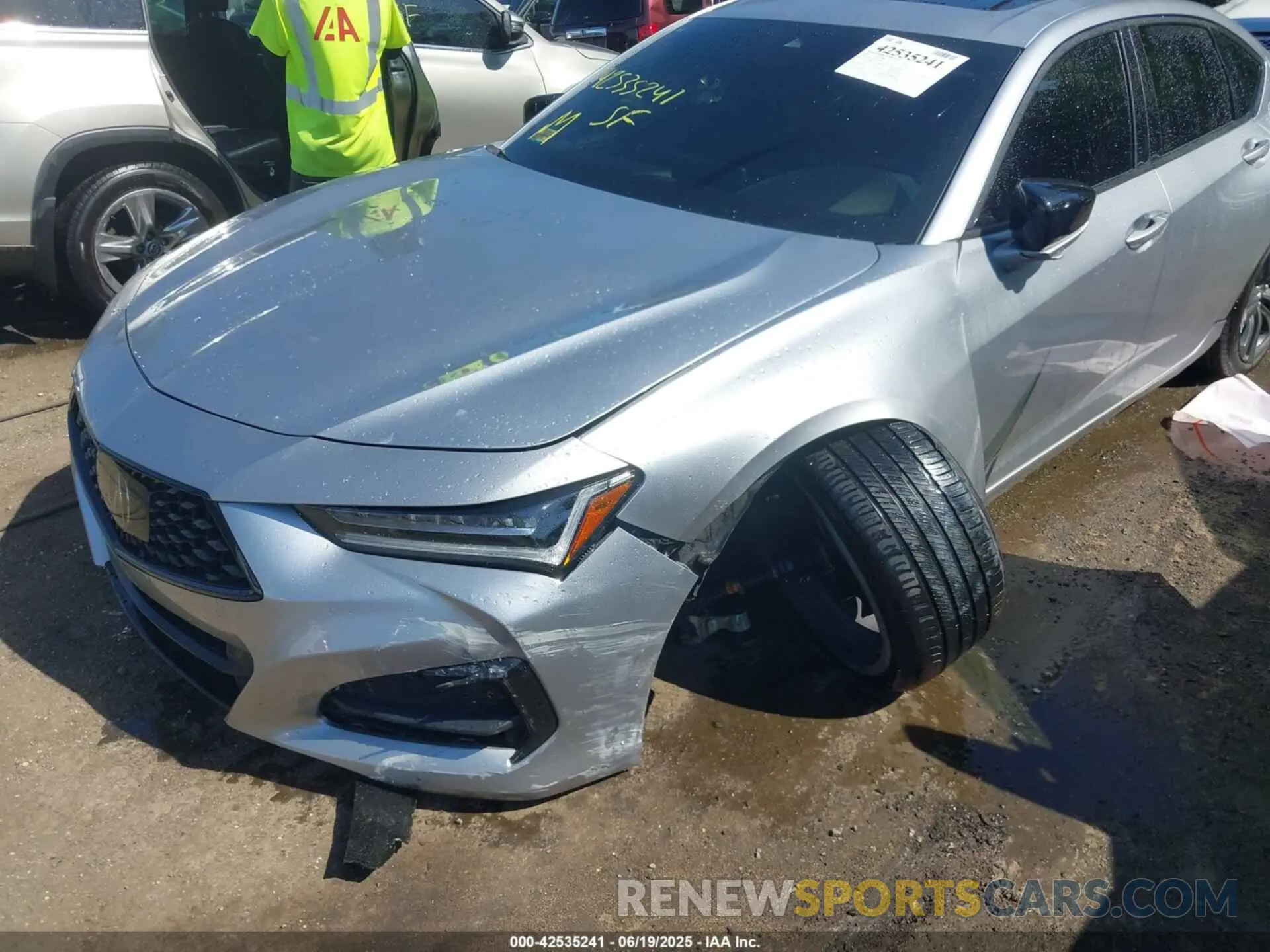 6 Photograph of a damaged car 19UUB6F55NA000810 ACURA TLX 2022