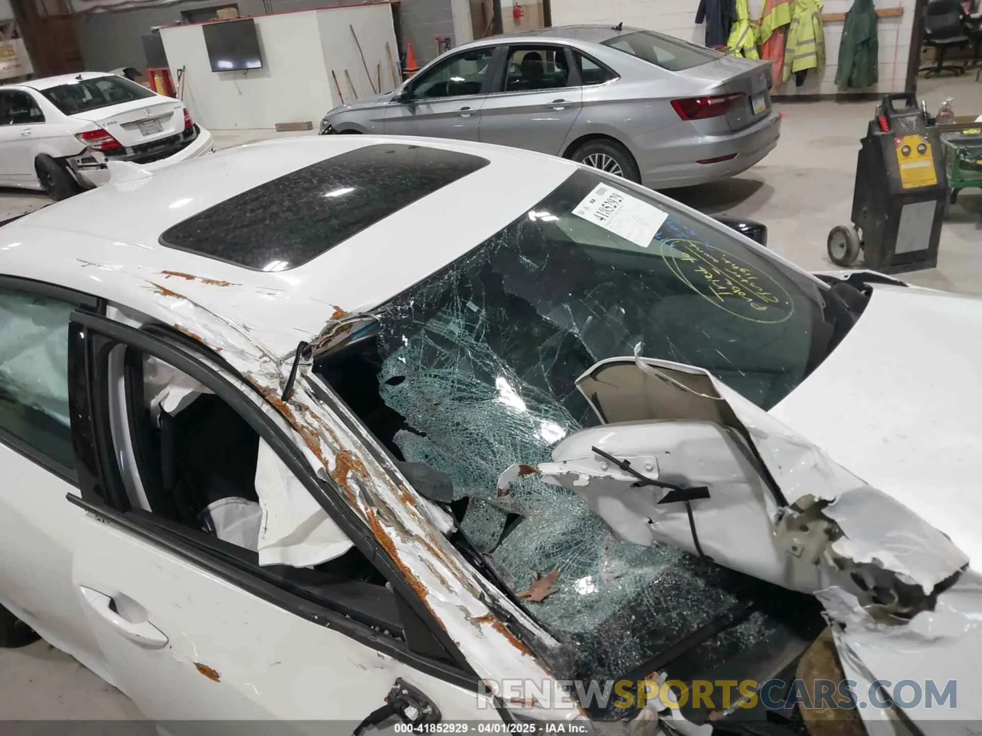18 Photograph of a damaged car 19UUB6F57NA001635 ACURA TLX 2022