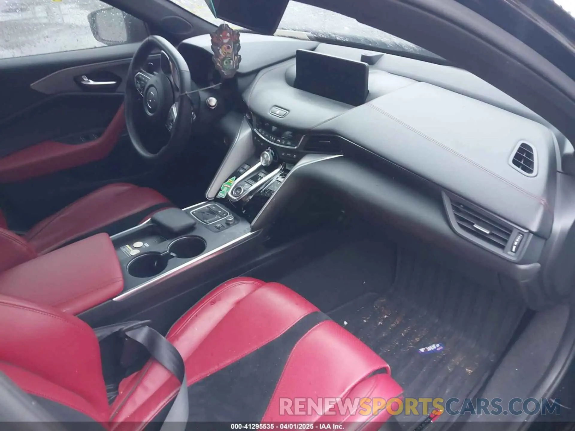 5 Photograph of a damaged car 19UUB7F06NA001393 ACURA TLX 2022