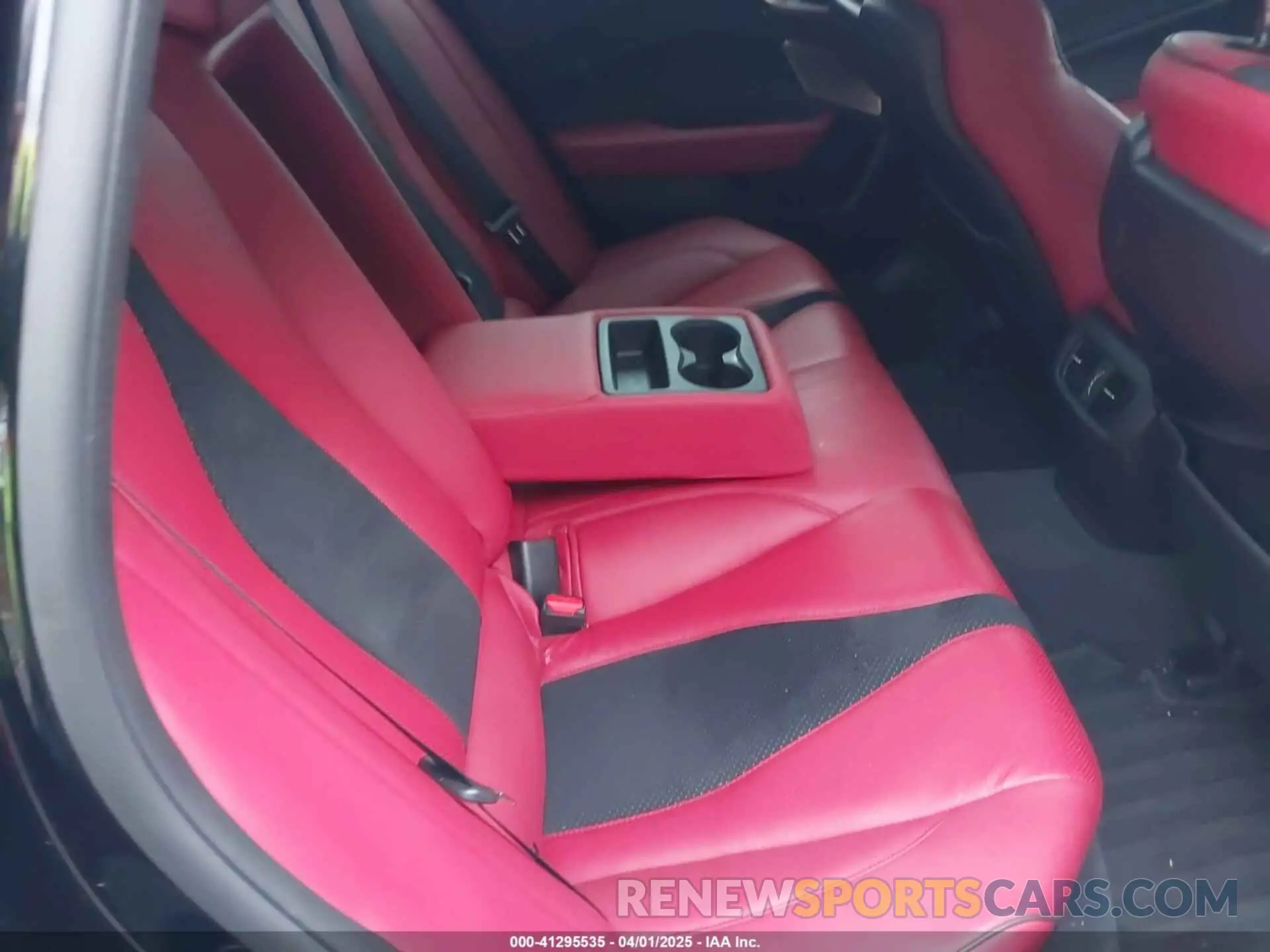 8 Photograph of a damaged car 19UUB7F06NA001393 ACURA TLX 2022