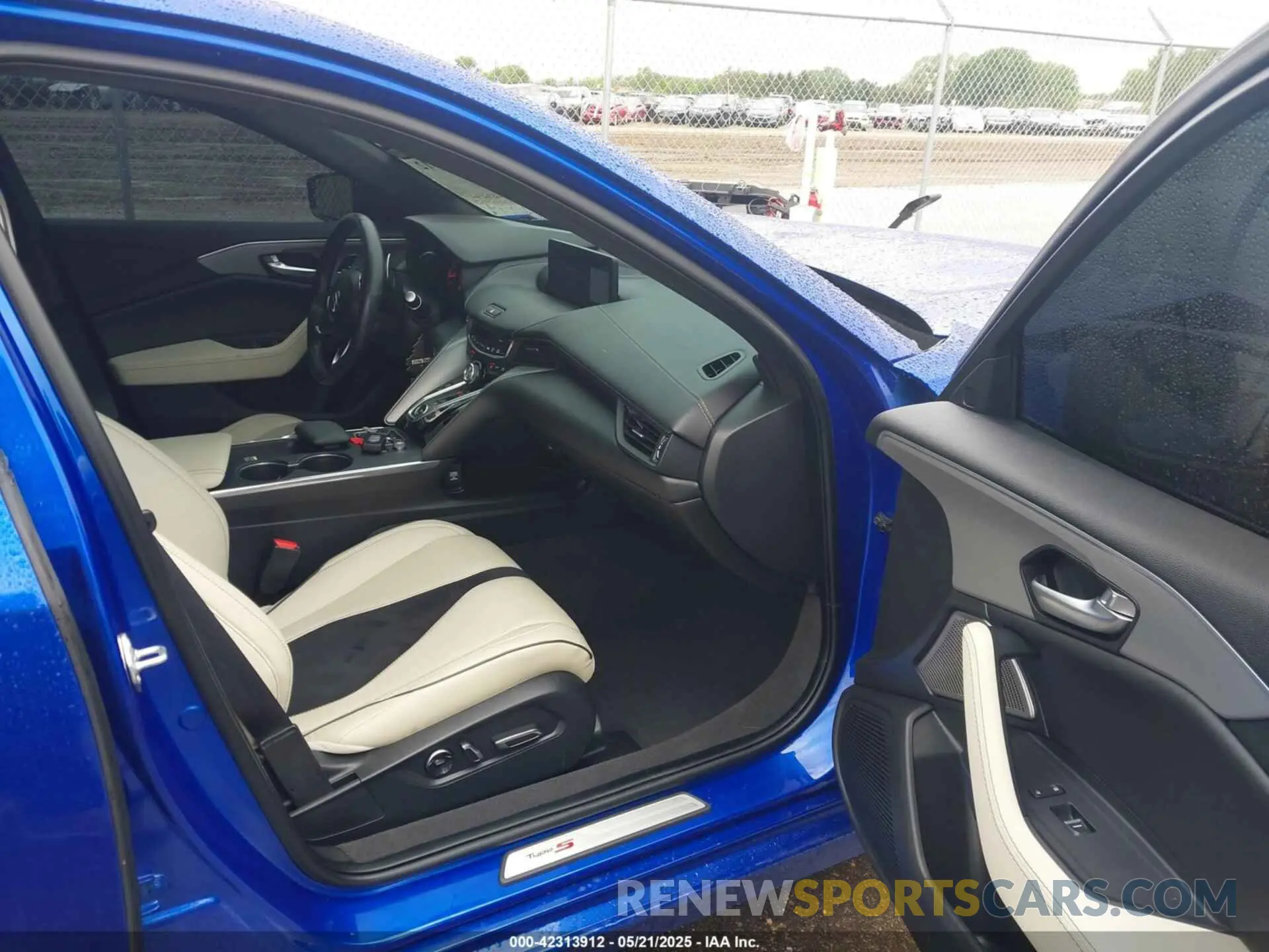 5 Photograph of a damaged car 19UUB7F08NA001041 ACURA TLX 2022