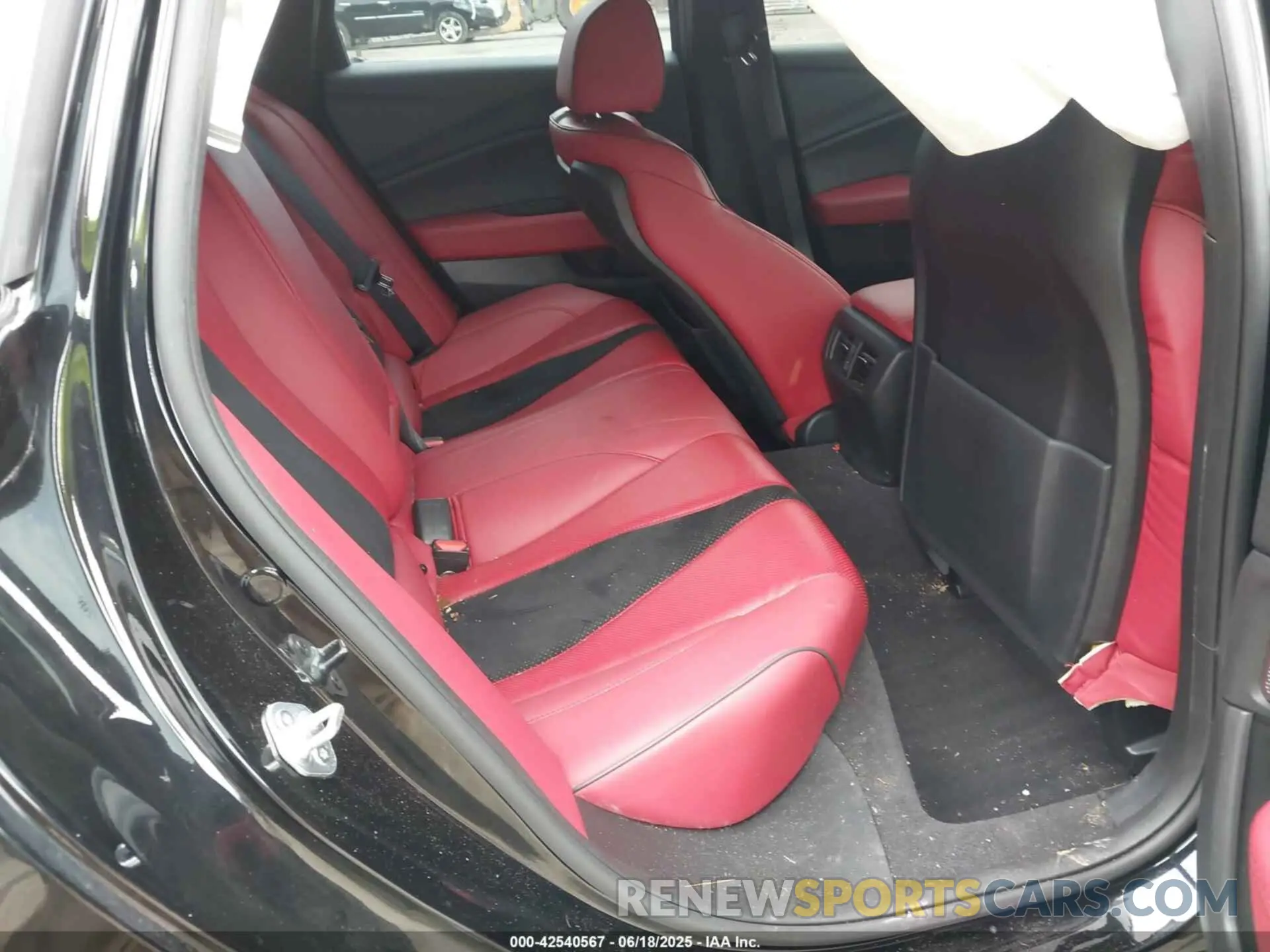8 Photograph of a damaged car 19UUB7F0XNA001168 ACURA TLX 2022