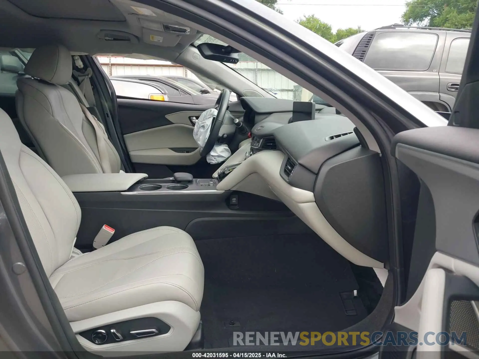 5 Photograph of a damaged car 19UUB5F46PA002750 ACURA TLX 2023