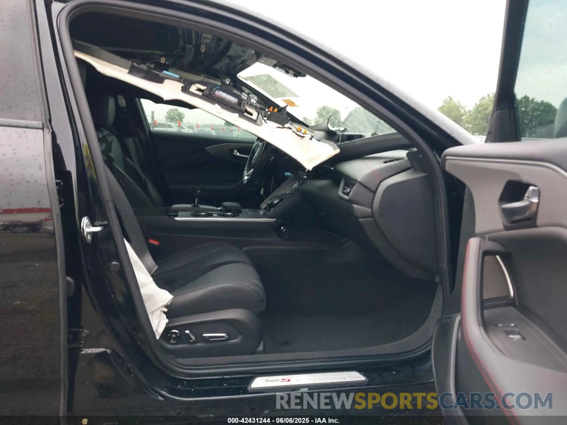 5 Photograph of a damaged car 19UUB7F09PA001262 ACURA TLX 2023