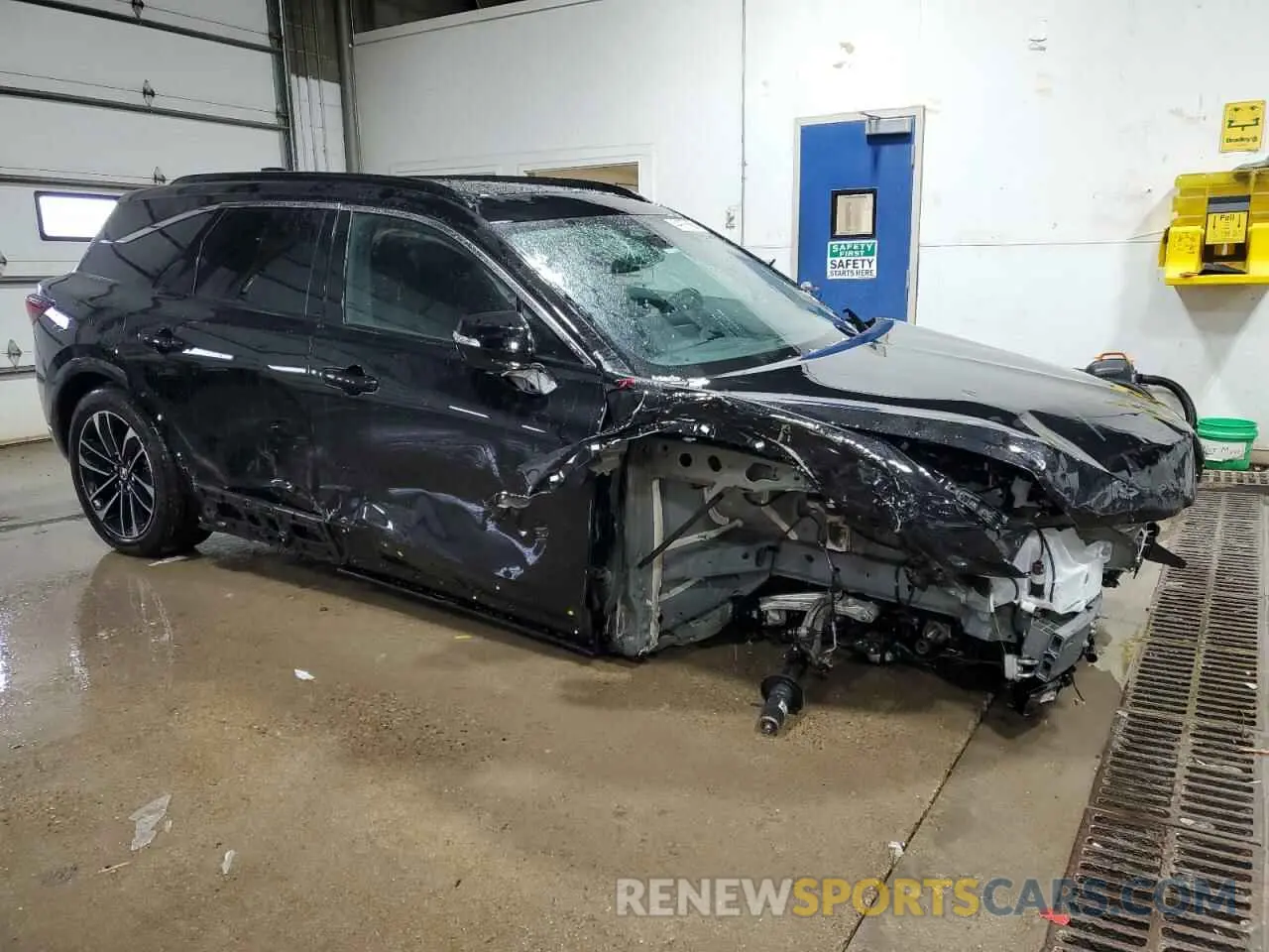 4 Photograph of a damaged car 4W5KHNRL9RZ501475 ACURA ZDX A-SPEC 2024