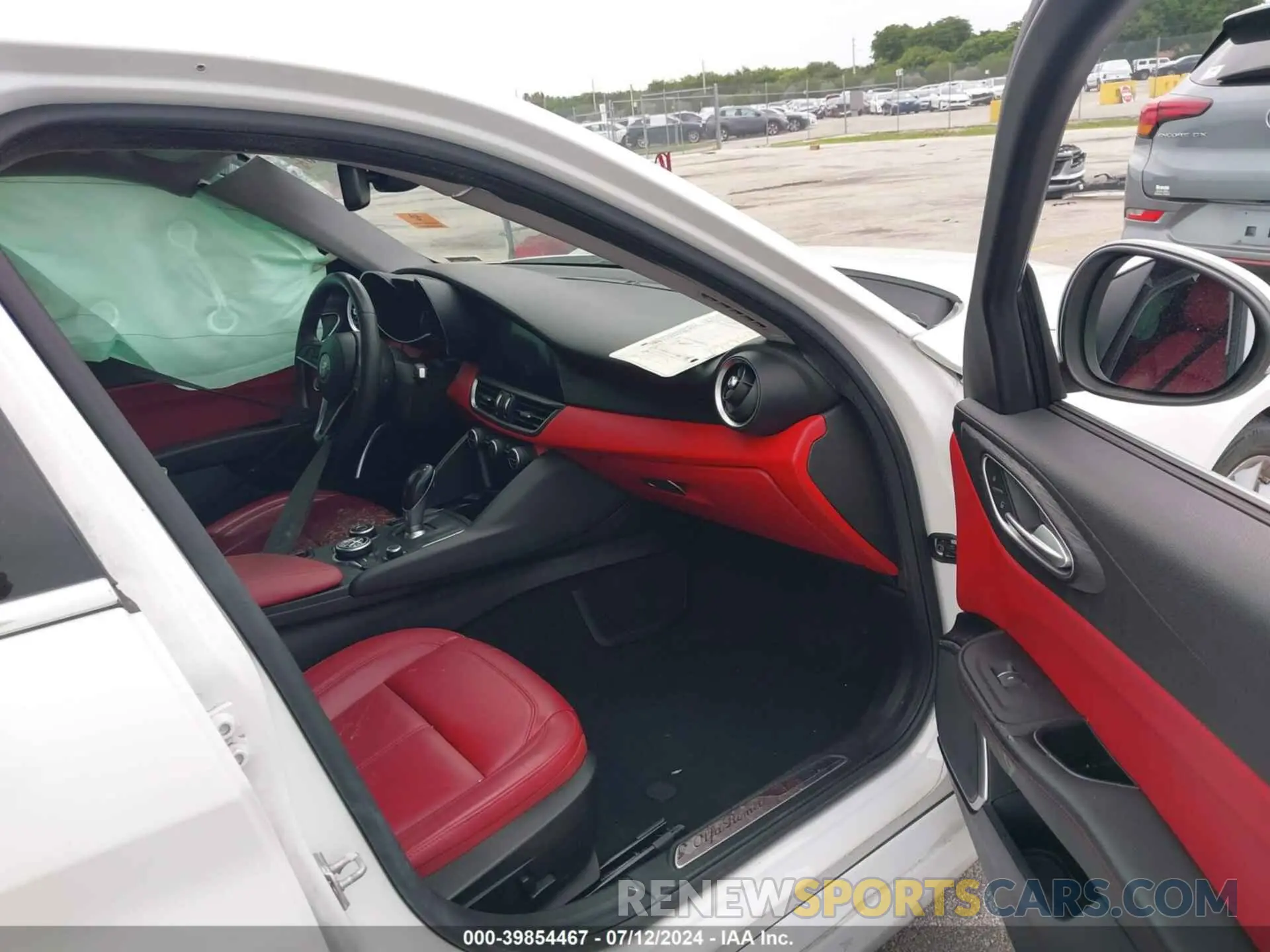 5 Photograph of a damaged car ZARFAMAN2K7598133 ALFA ROMEO GIULIA 2019