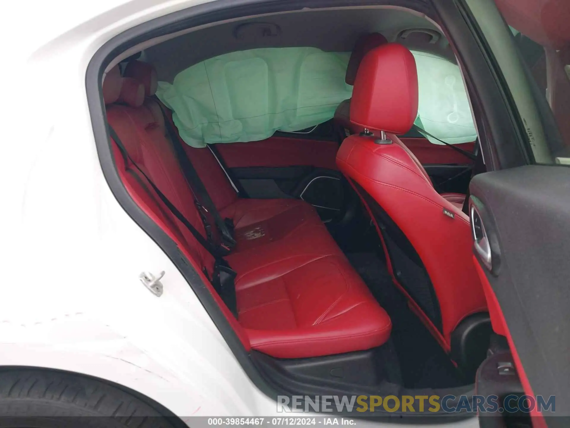 8 Photograph of a damaged car ZARFAMAN2K7598133 ALFA ROMEO GIULIA 2019