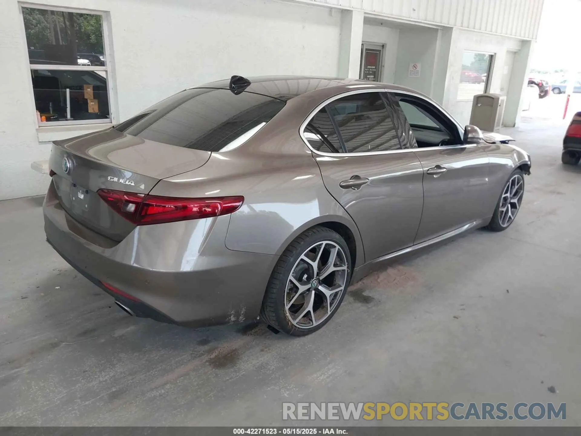 4 Photograph of a damaged car ZARFAMBN1K7599269 ALFA ROMEO GIULIA 2019