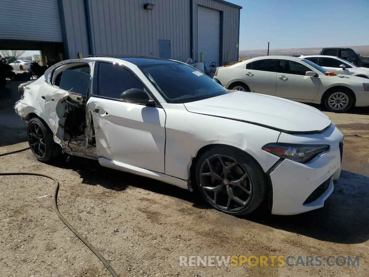 4 Photograph of a damaged car ZARFAMAN1L7634962 ALFA ROMEO GIULIA 2020