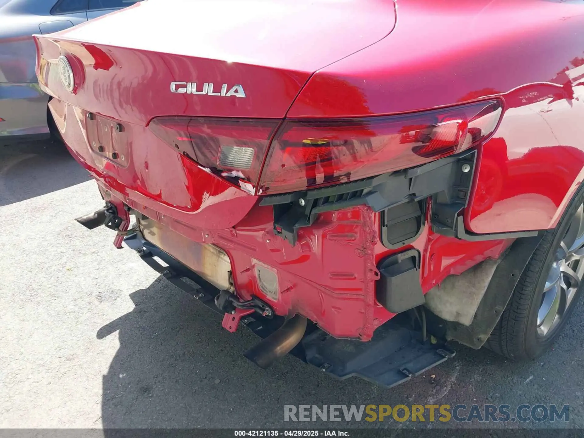 19 Photograph of a damaged car ZARFAMAN1L7636002 ALFA ROMEO GIULIA 2020