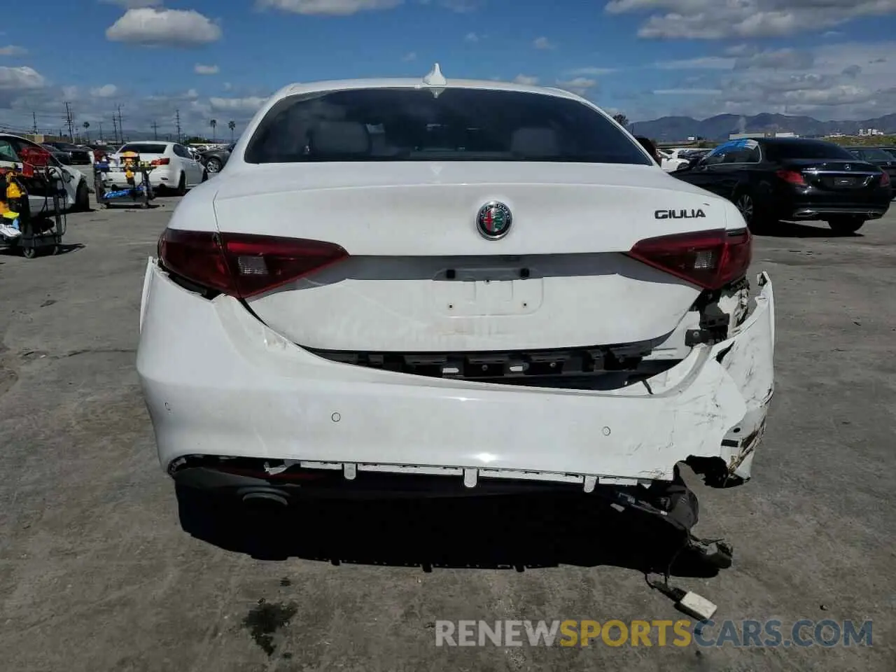 6 Photograph of a damaged car ZARFAMAN6L7626100 ALFA ROMEO GIULIA 2020