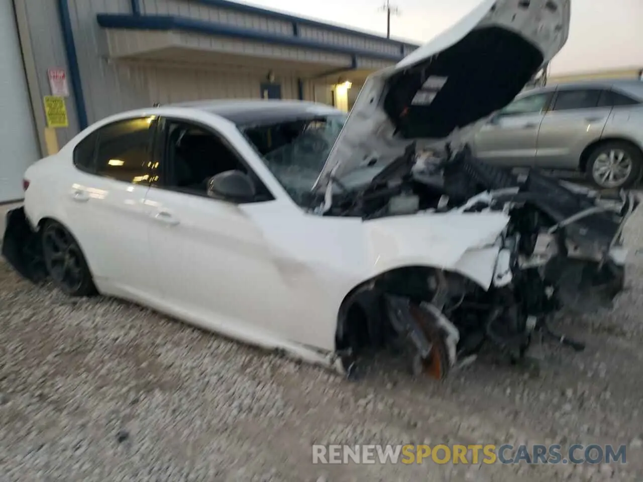 4 Photograph of a damaged car ZARFAMBN1L7625922 ALFA ROMEO GIULIA 2020