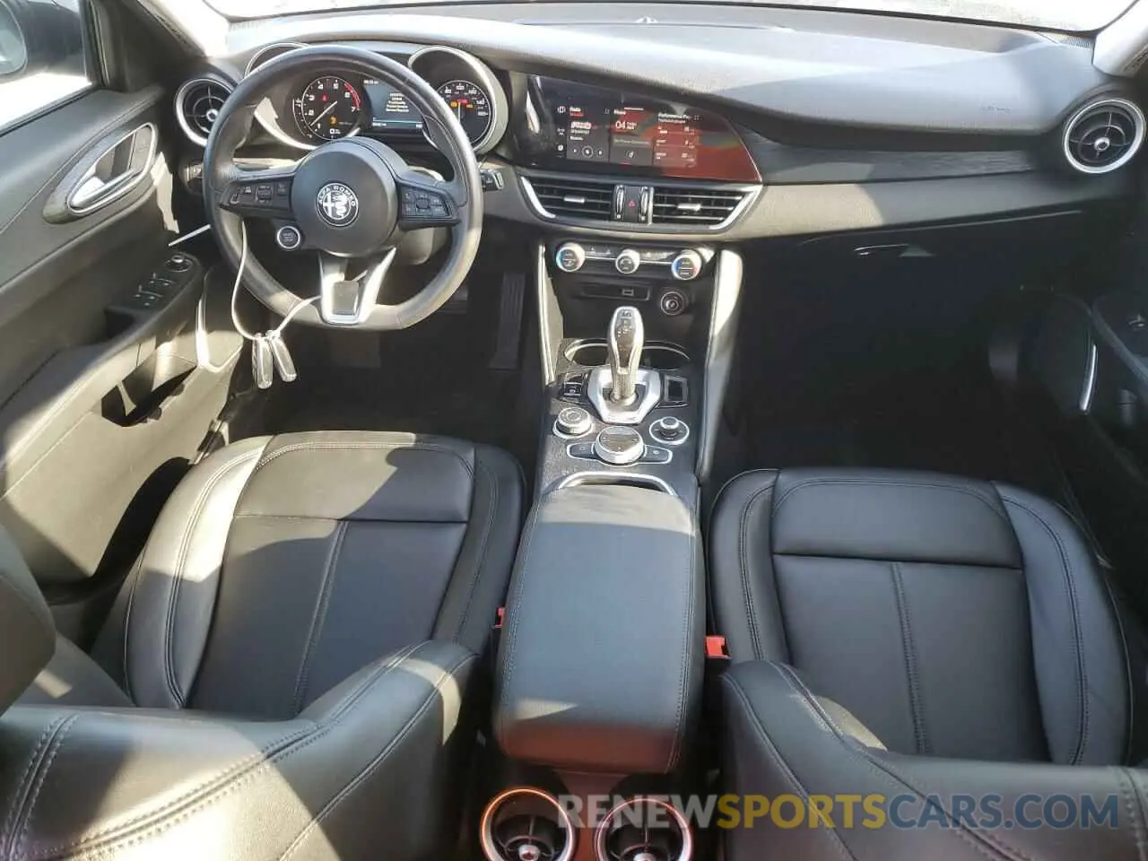 8 Photograph of a damaged car ZARFAMAN2M7643199 ALFA ROMEO GIULIA 2021