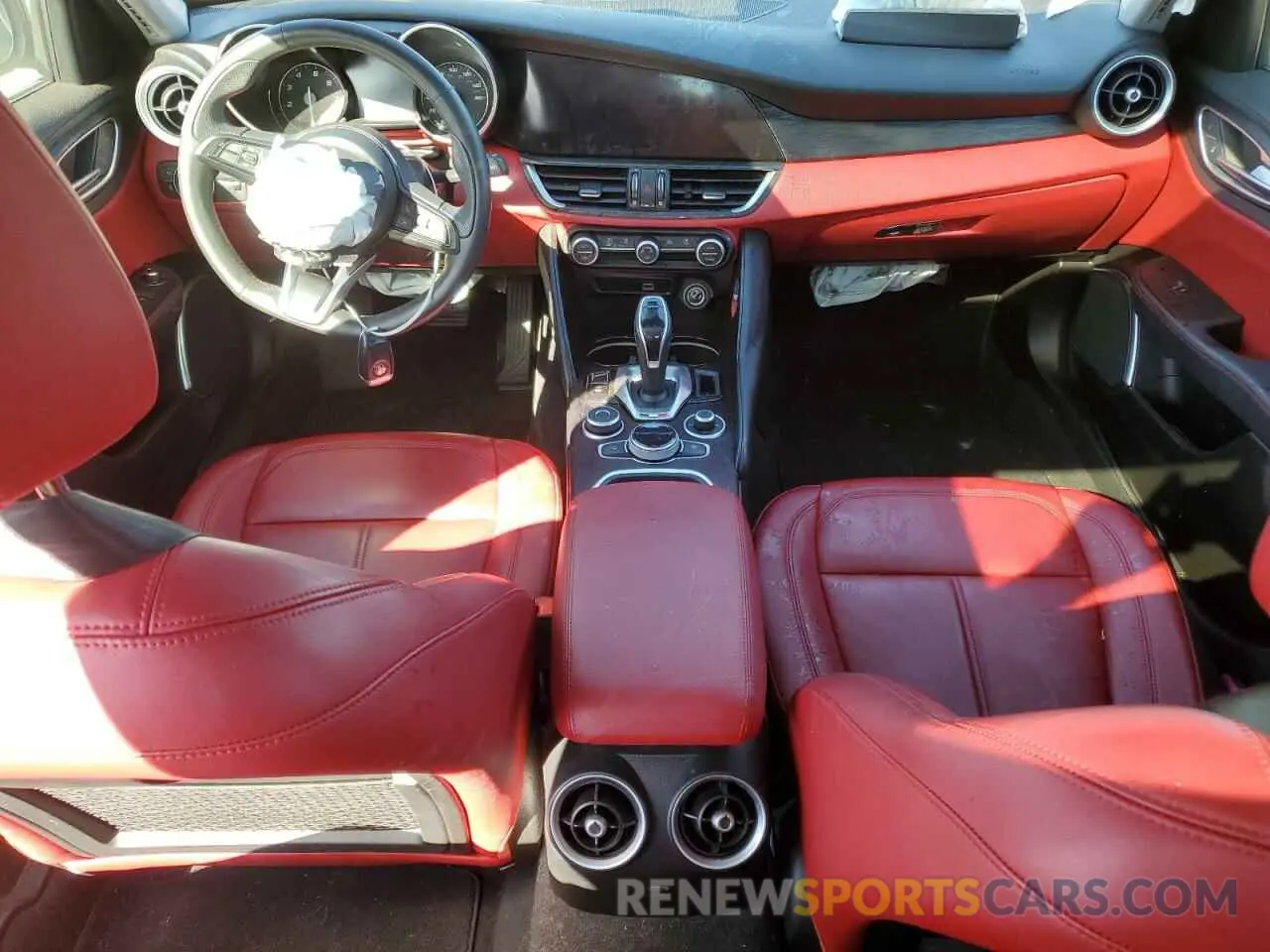 8 Photograph of a damaged car ZARFAMAN2M7649911 ALFA ROMEO GIULIA 2021