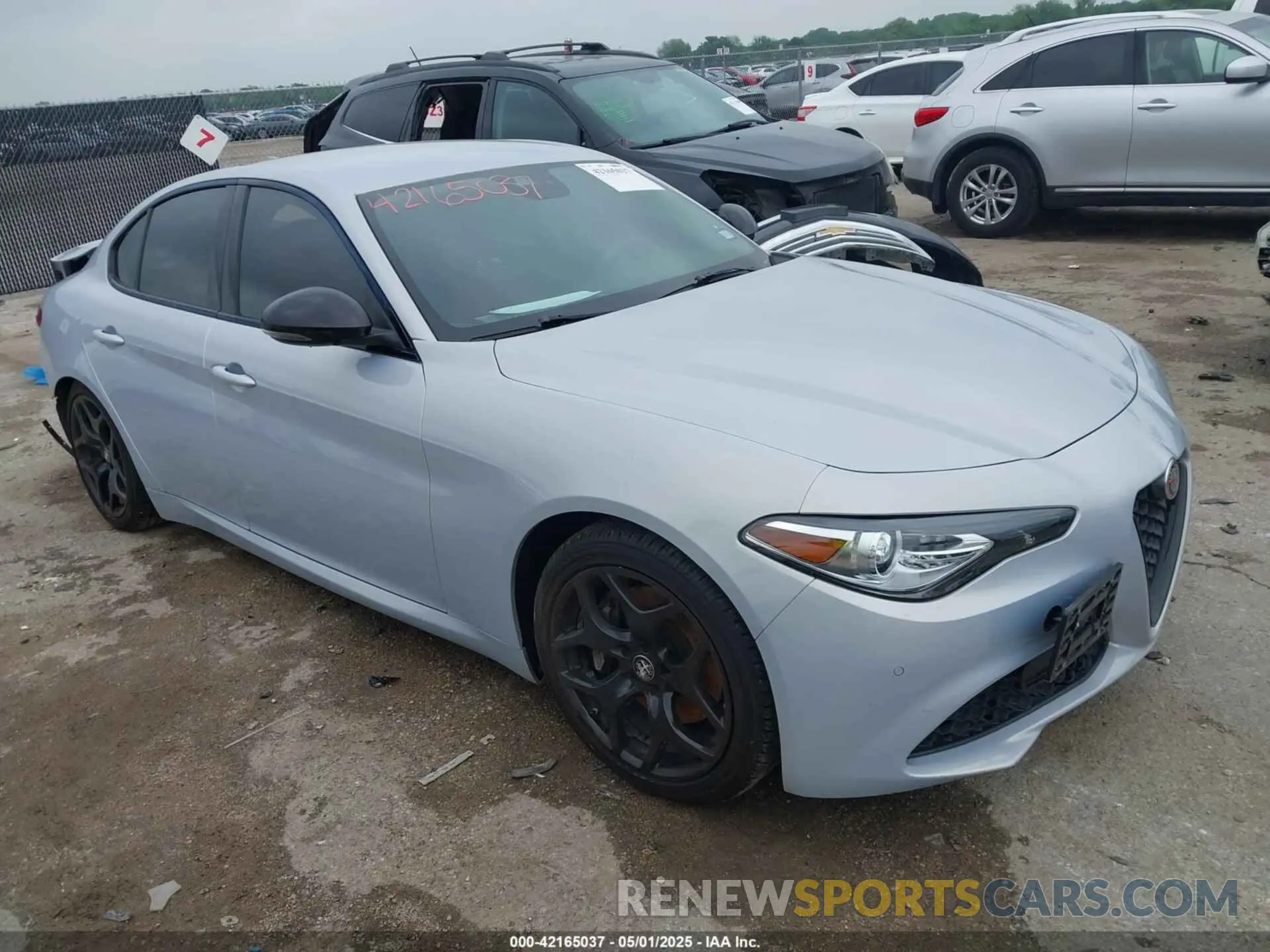 1 Photograph of a damaged car ZARFAMAN6M7645490 ALFA ROMEO GIULIA 2021