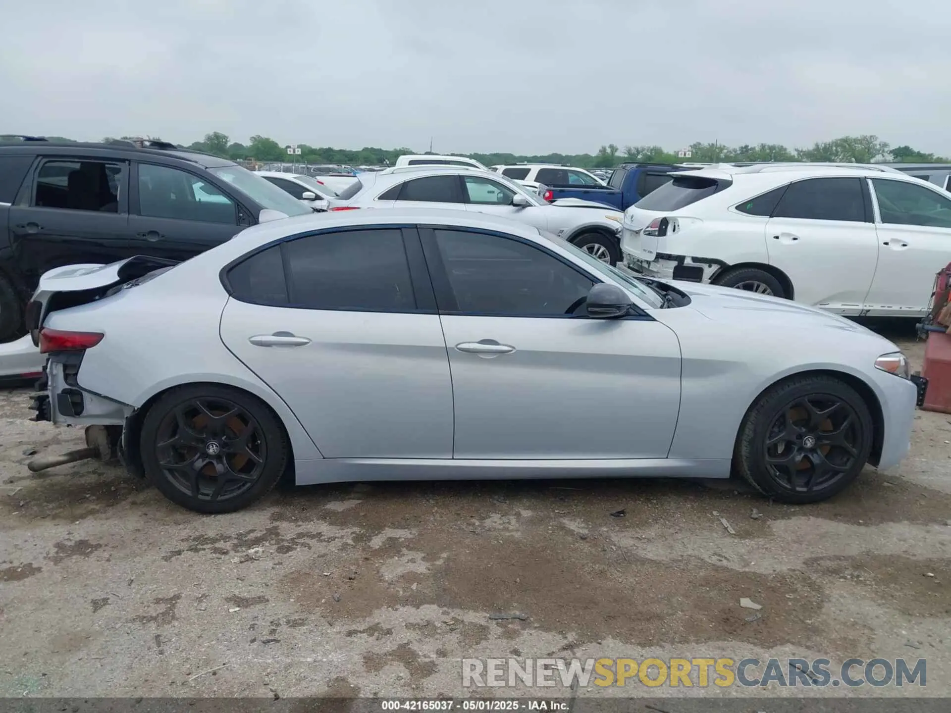 12 Photograph of a damaged car ZARFAMAN6M7645490 ALFA ROMEO GIULIA 2021