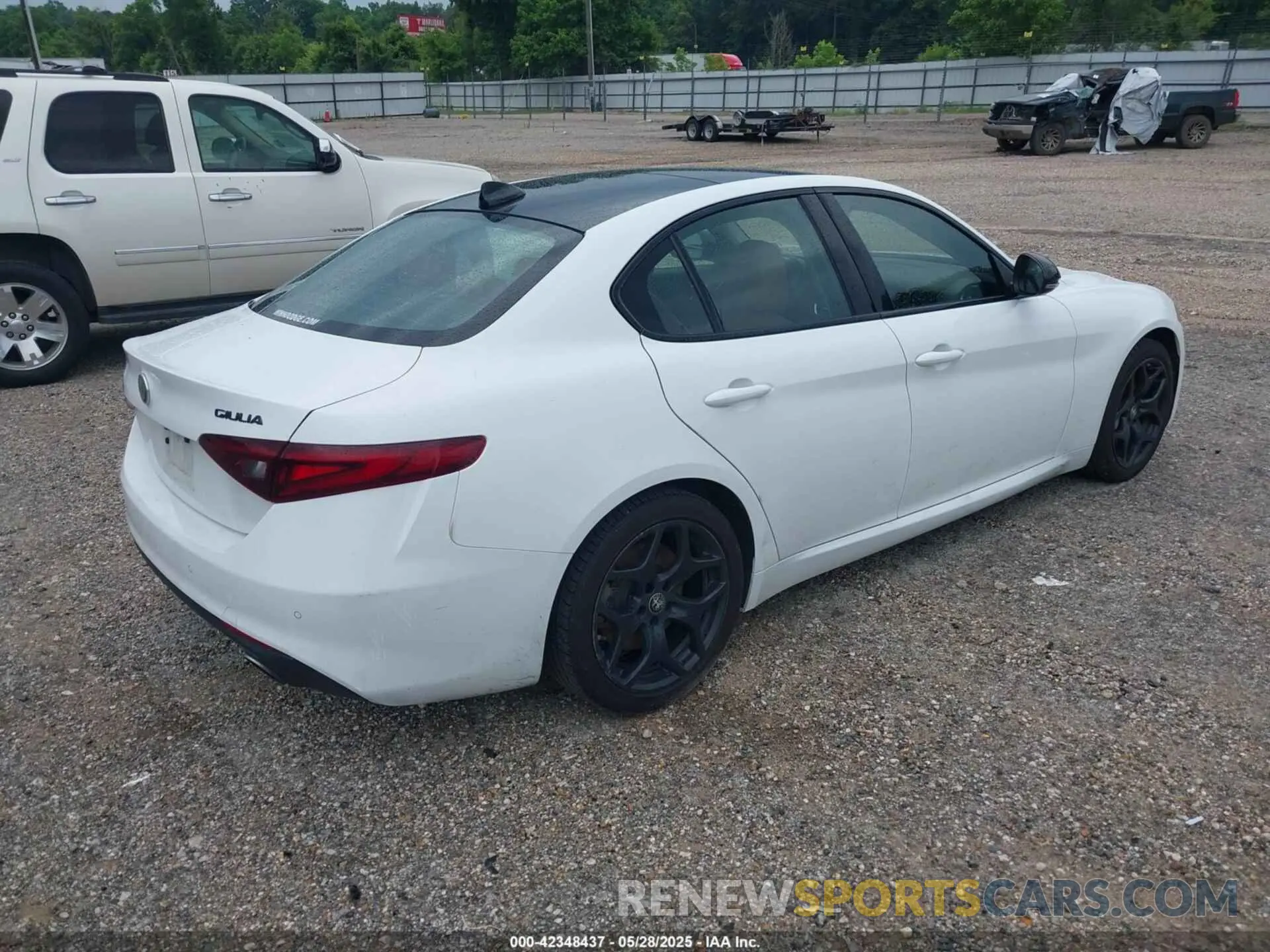 4 Photograph of a damaged car ZARFAMAN8M7639352 ALFA ROMEO GIULIA 2021