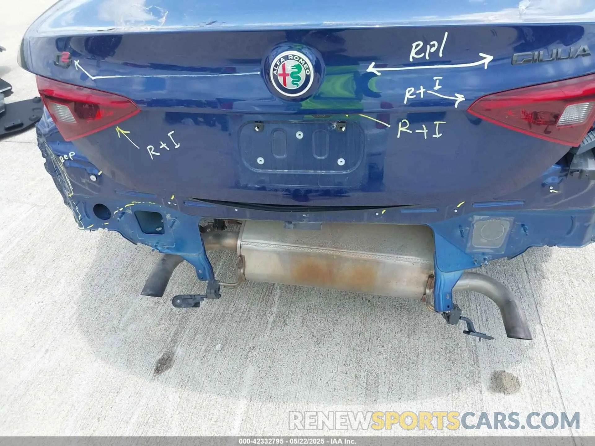 17 Photograph of a damaged car ZARFAMBN4M7648578 ALFA ROMEO GIULIA 2021