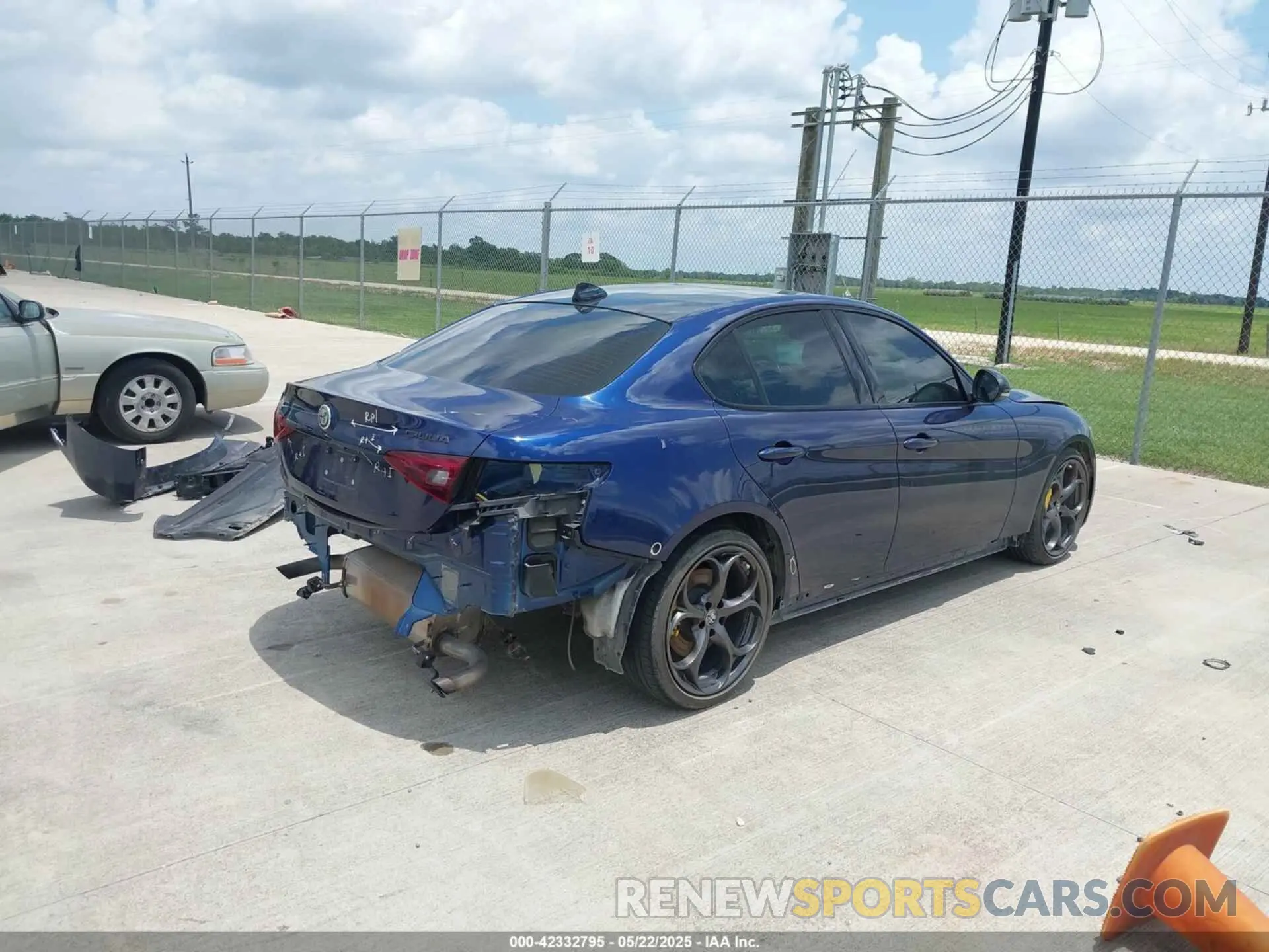 4 Photograph of a damaged car ZARFAMBN4M7648578 ALFA ROMEO GIULIA 2021