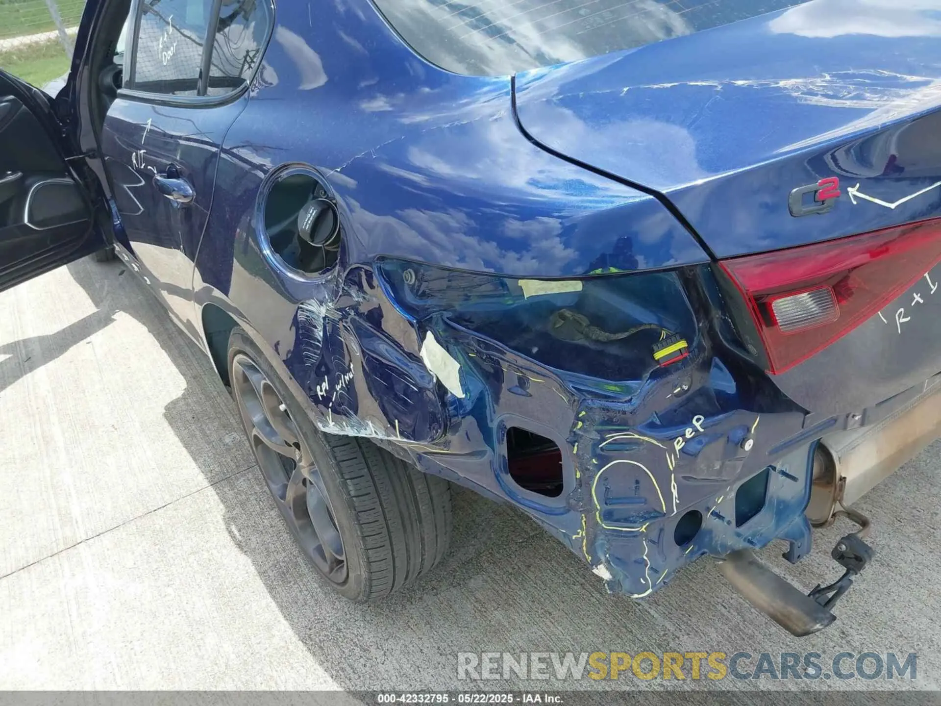6 Photograph of a damaged car ZARFAMBN4M7648578 ALFA ROMEO GIULIA 2021