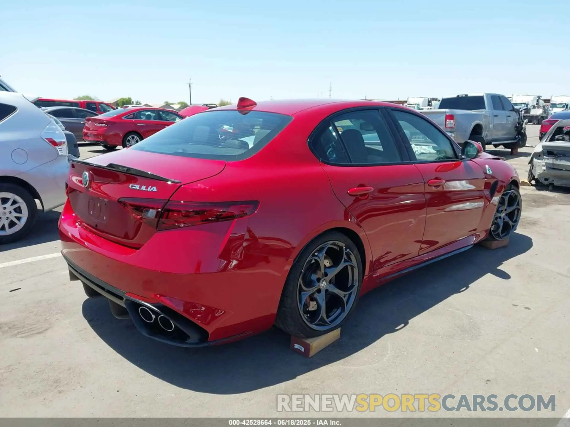 4 Photograph of a damaged car ZARFAMEV2M7644718 ALFA ROMEO GIULIA 2021