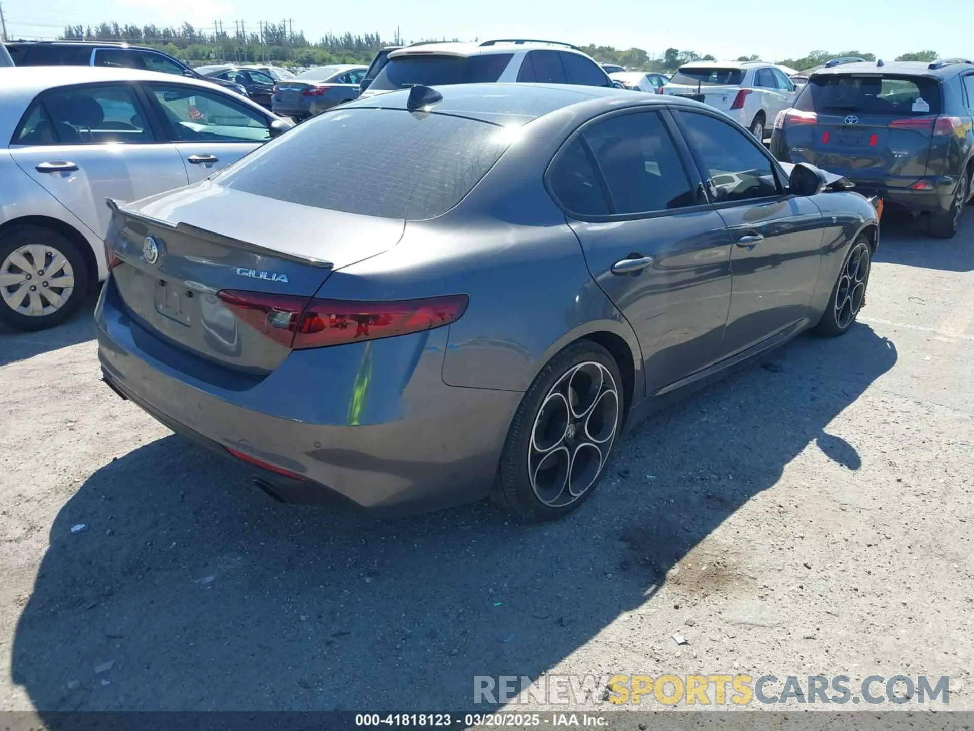 4 Photograph of a damaged car ZARFAMBN1N7656672 ALFA ROMEO GIULIA 2022