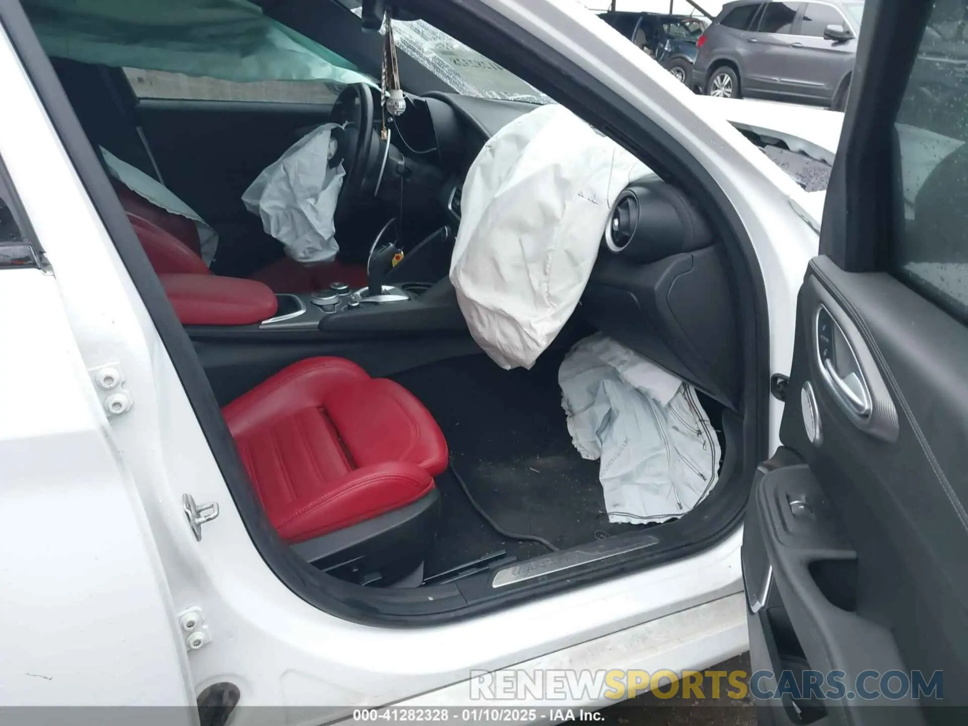 5 Photograph of a damaged car ZARFANBN2N7663474 ALFA ROMEO GIULIA 2022