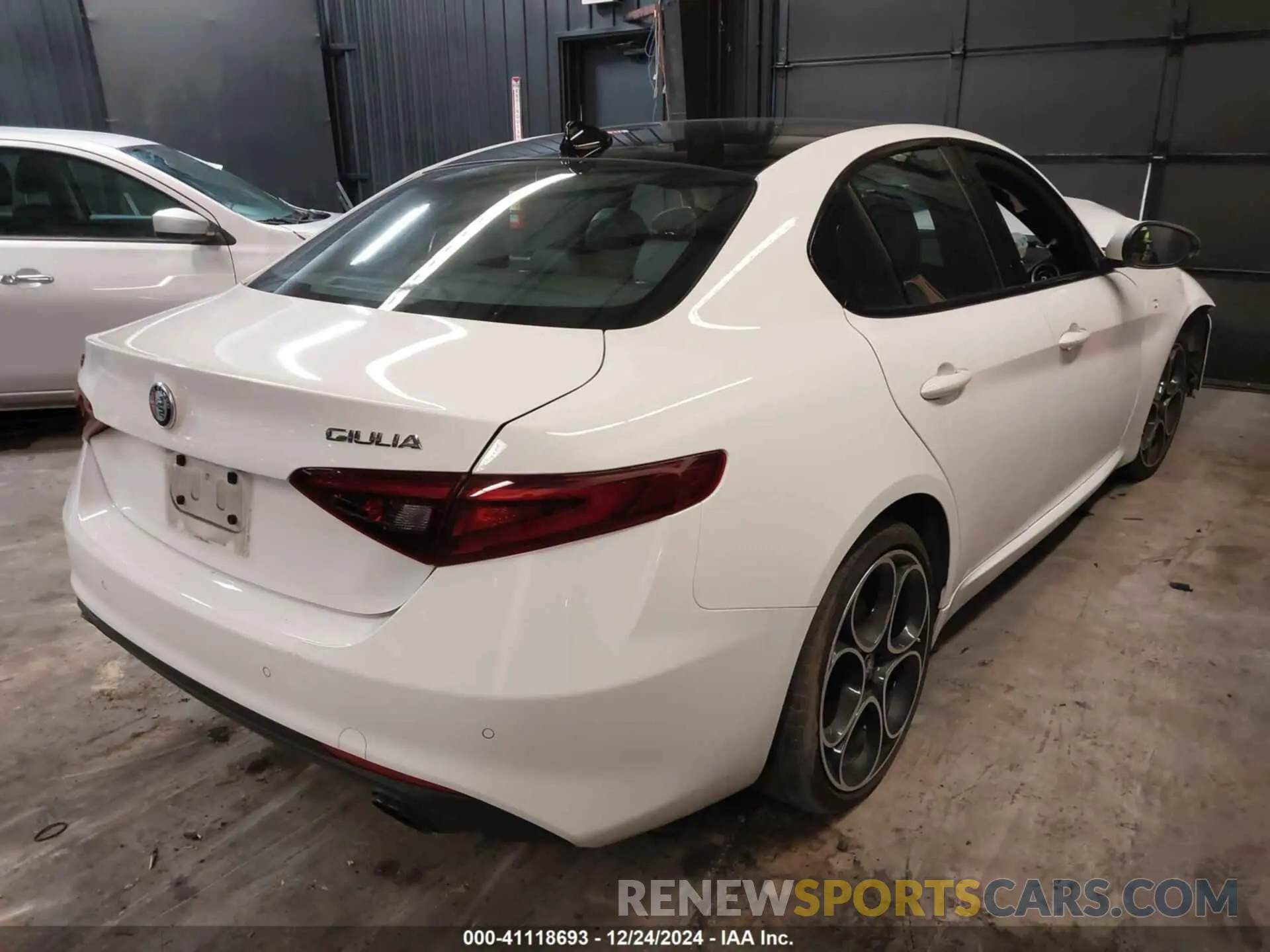 4 Photograph of a damaged car ZARFANBN8N7661843 ALFA ROMEO GIULIA 2022