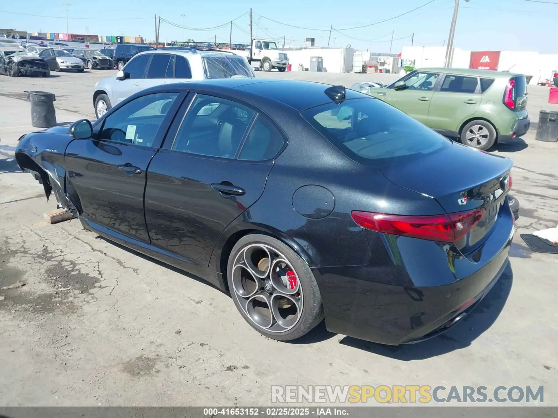 3 Photograph of a damaged car ZARFAMBN3P7669541 ALFA ROMEO GIULIA 2023