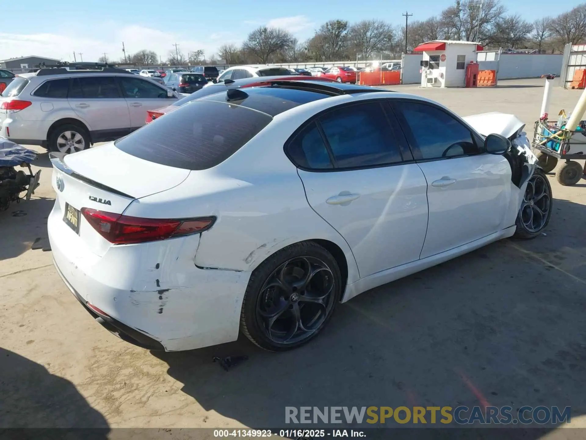 4 Photograph of a damaged car ZARFAMBN3P7670673 ALFA ROMEO GIULIA 2023