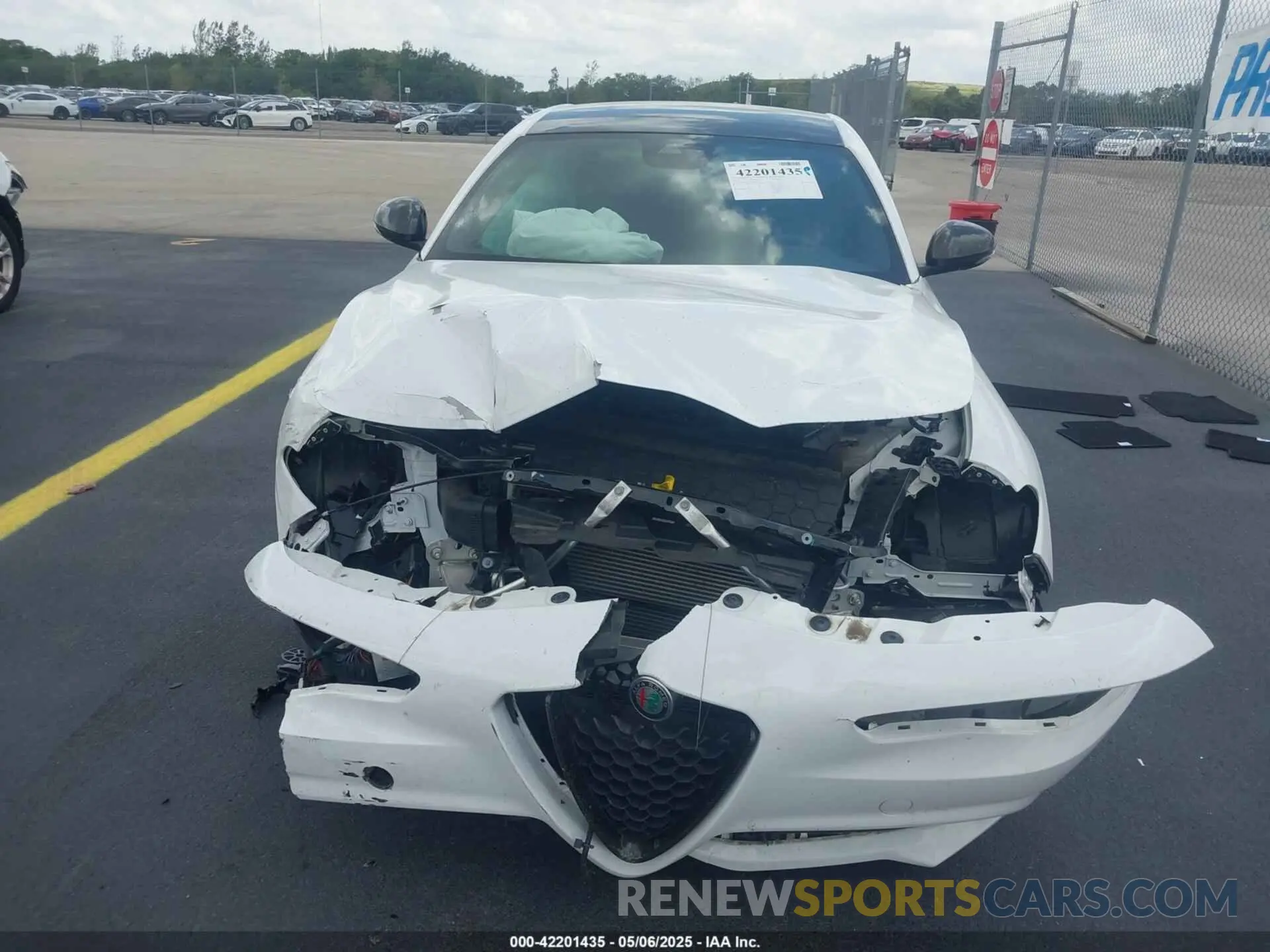 13 Photograph of a damaged car ZARFAMBN5P7669024 ALFA ROMEO GIULIA 2023
