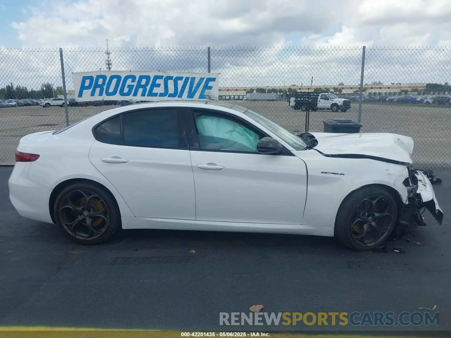 14 Photograph of a damaged car ZARFAMBN5P7669024 ALFA ROMEO GIULIA 2023