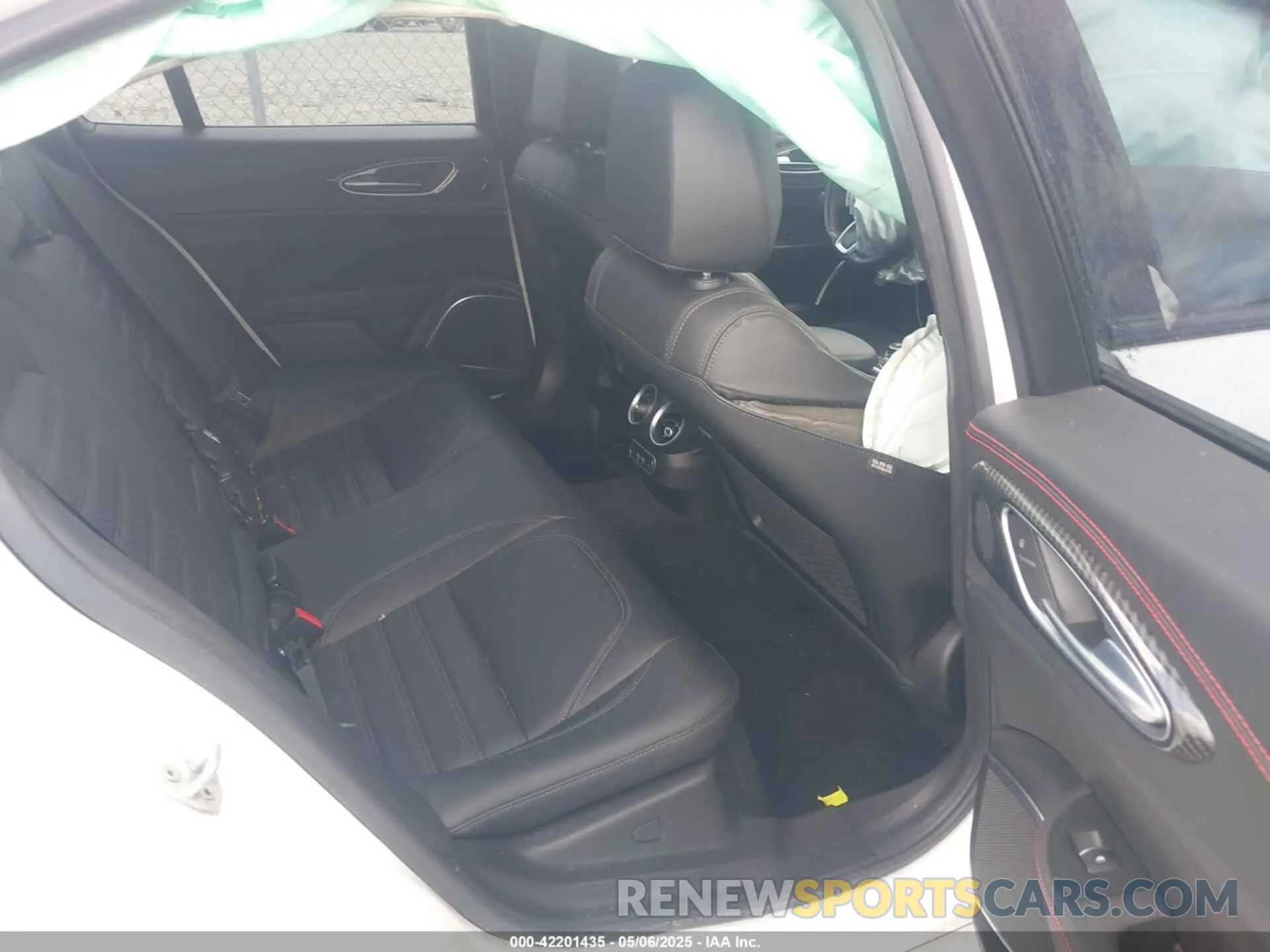 8 Photograph of a damaged car ZARFAMBN5P7669024 ALFA ROMEO GIULIA 2023
