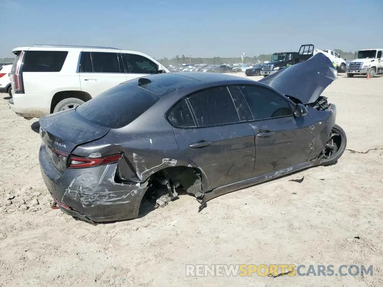 3 Photograph of a damaged car ZARFAMBN1R7681805 ALFA ROMEO GIULIA 2024