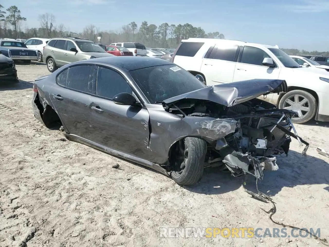 4 Photograph of a damaged car ZARFAMBN1R7681805 ALFA ROMEO GIULIA 2024