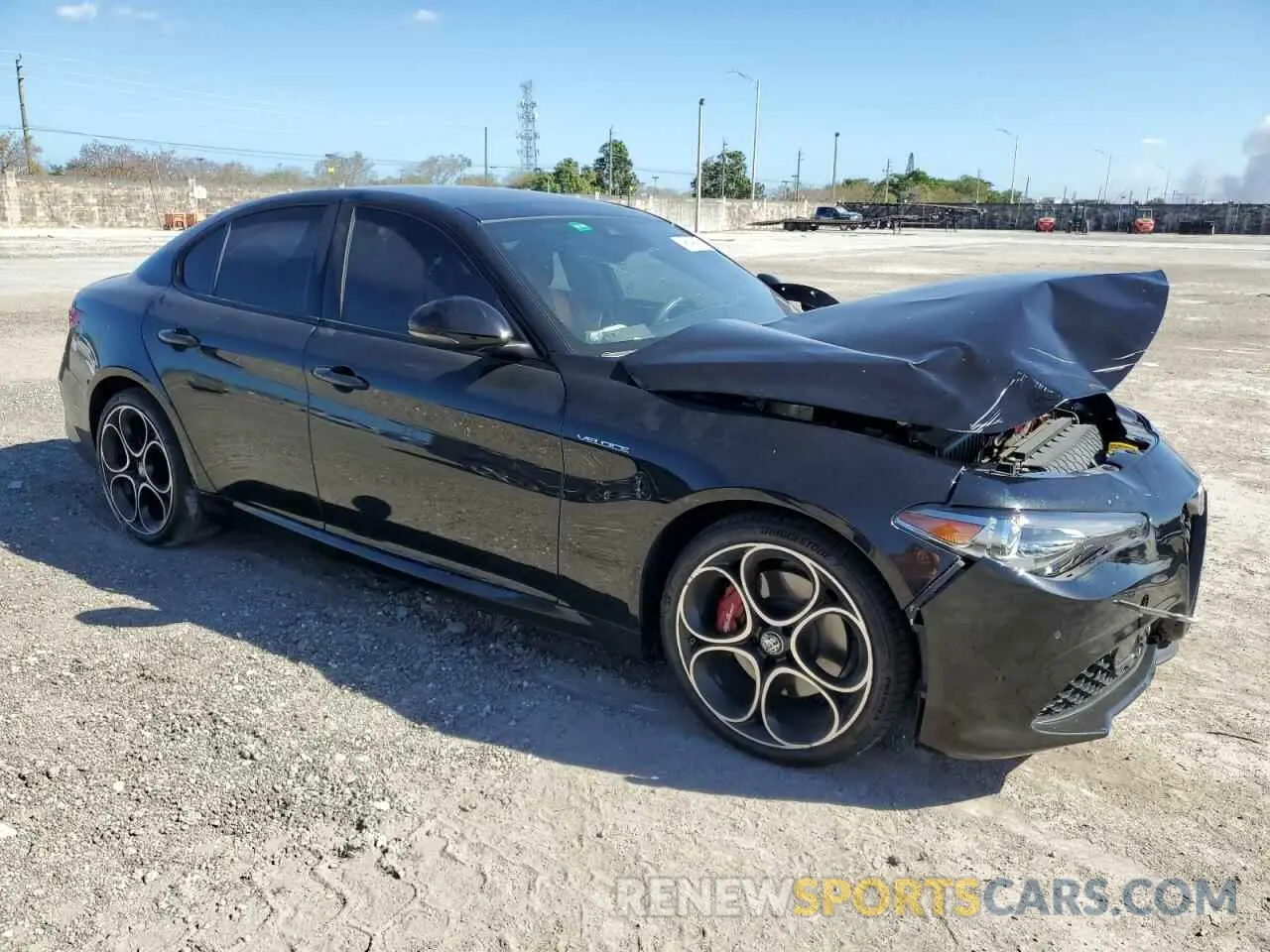 4 Photograph of a damaged car ZARFAMBN2N7665252 ALFA ROMEO GIULIA SUP 2022