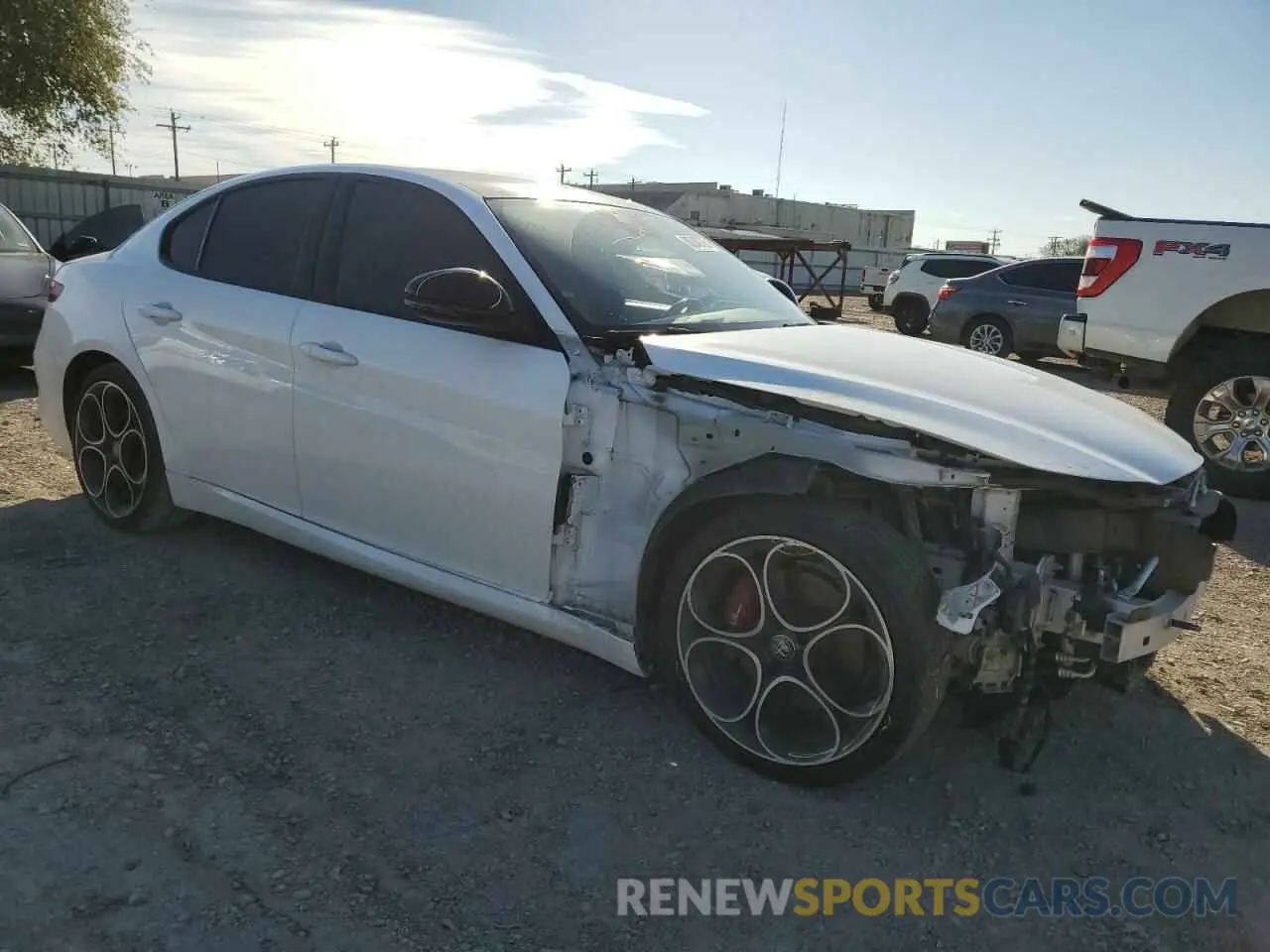 4 Photograph of a damaged car ZARFAMBN9N7656306 ALFA ROMEO GIULIA SUP 2022