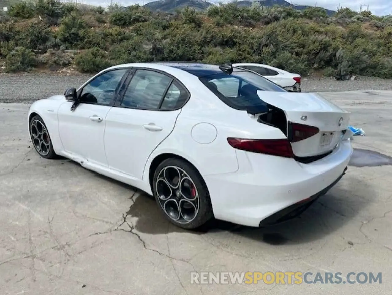 2 Photograph of a damaged car ZARFAMBNXN7664866 ALFA ROMEO GIULIA SUP 2022