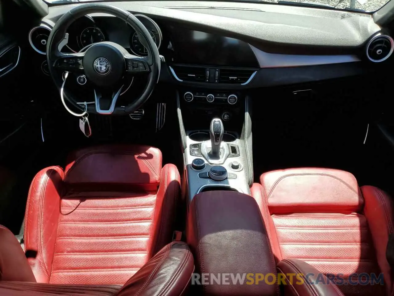 8 Photograph of a damaged car ZARFAMBNXN7664866 ALFA ROMEO GIULIA SUP 2022