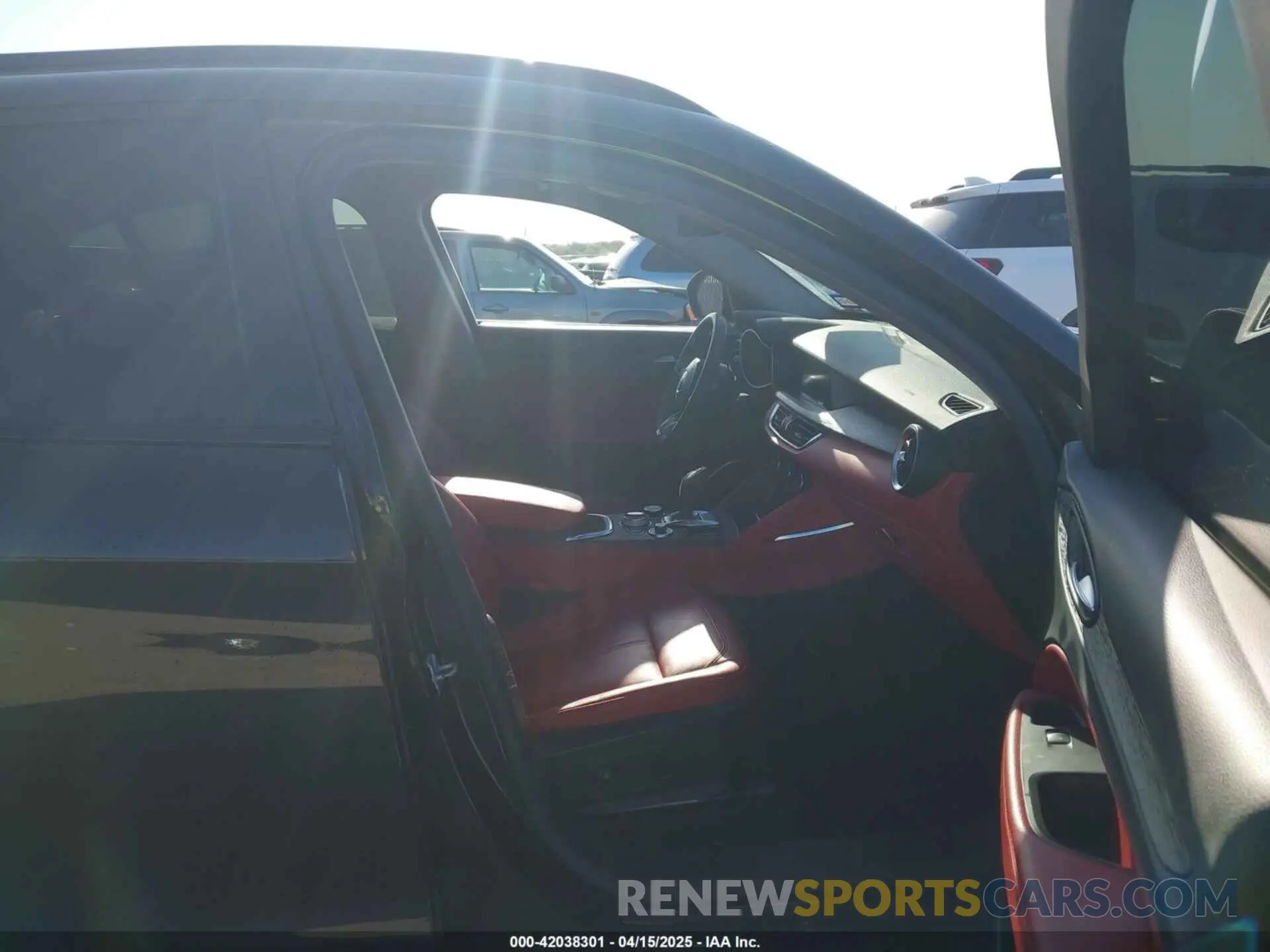 5 Photograph of a damaged car ZASPAJAN1L7C97519 ALFA ROMEO STELVIO 2020
