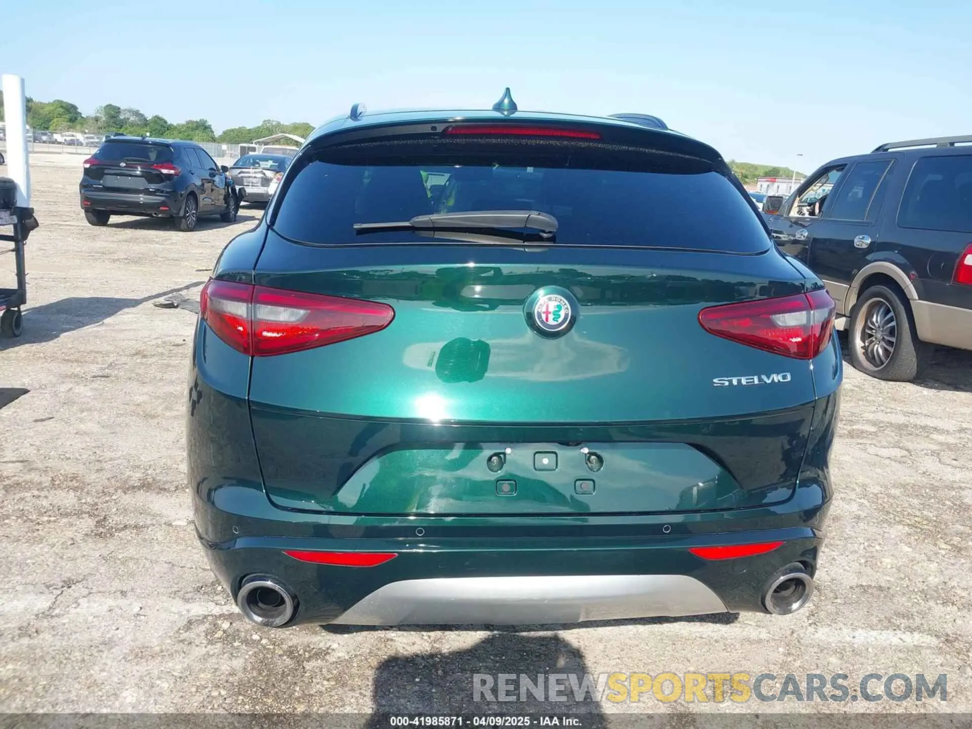 17 Photograph of a damaged car ZASPAJAN2L7C83550 ALFA ROMEO STELVIO 2020
