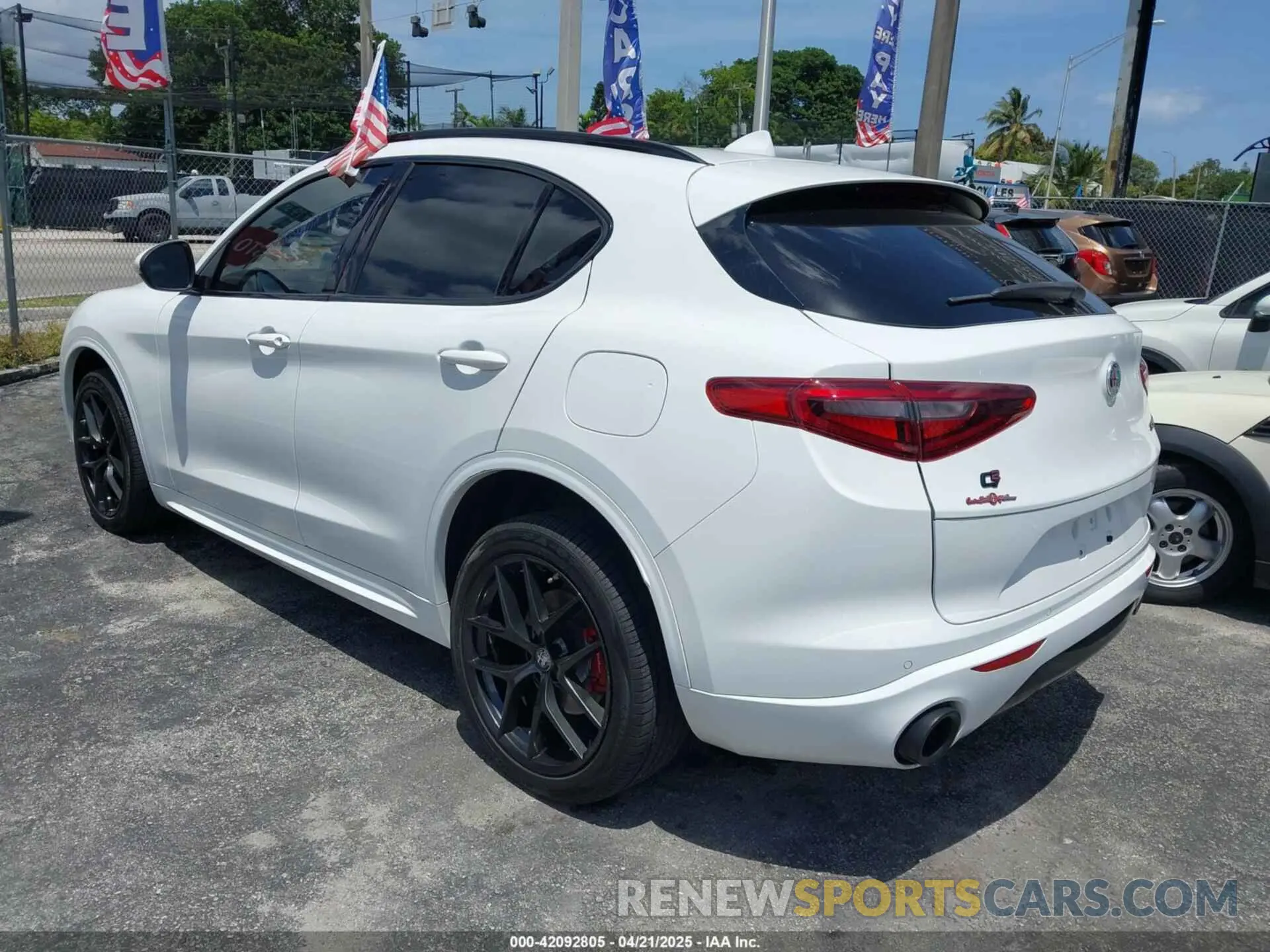 3 Photograph of a damaged car ZASPAJAN2L7C92443 ALFA ROMEO STELVIO 2020