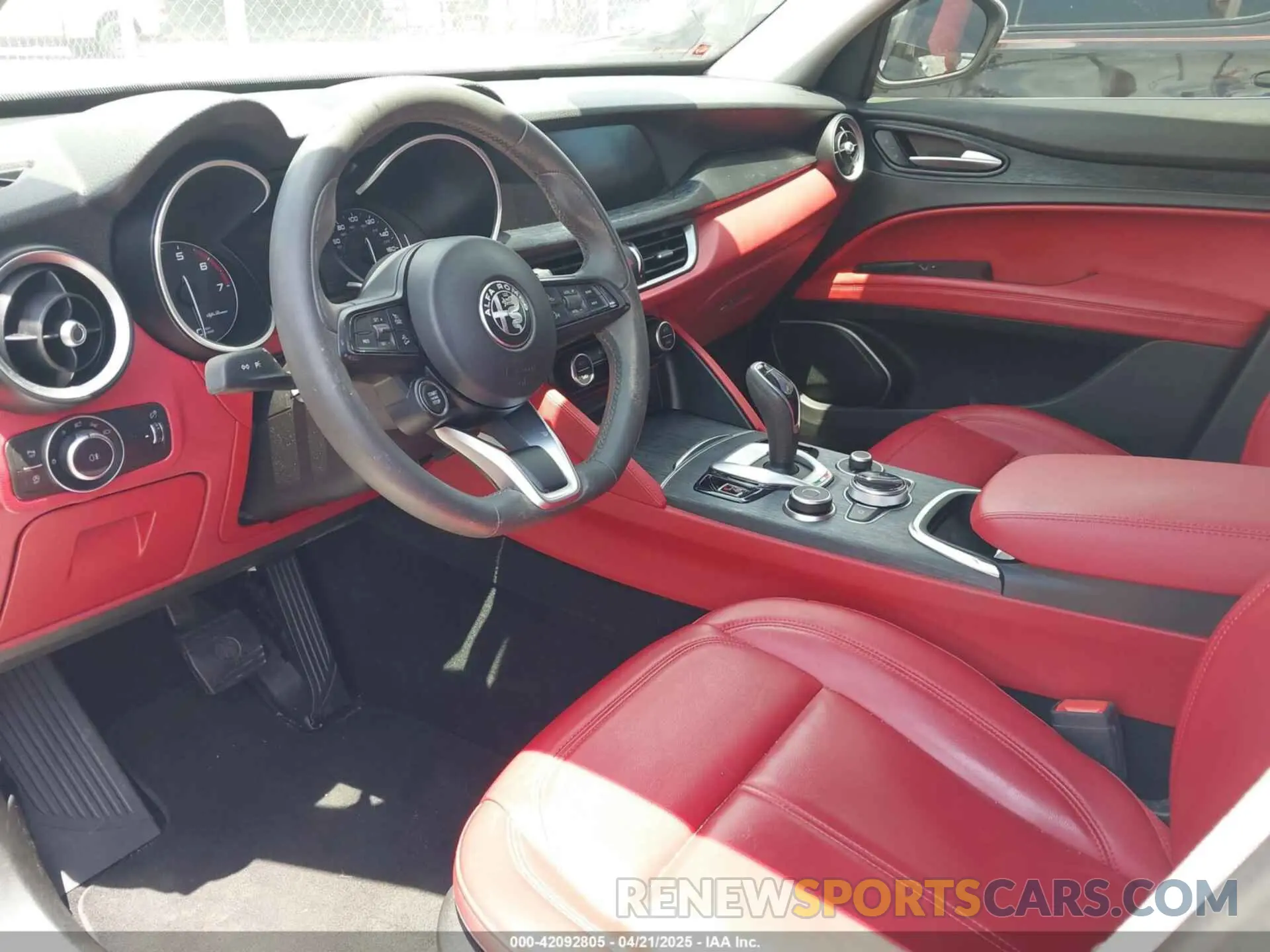 5 Photograph of a damaged car ZASPAJAN2L7C92443 ALFA ROMEO STELVIO 2020