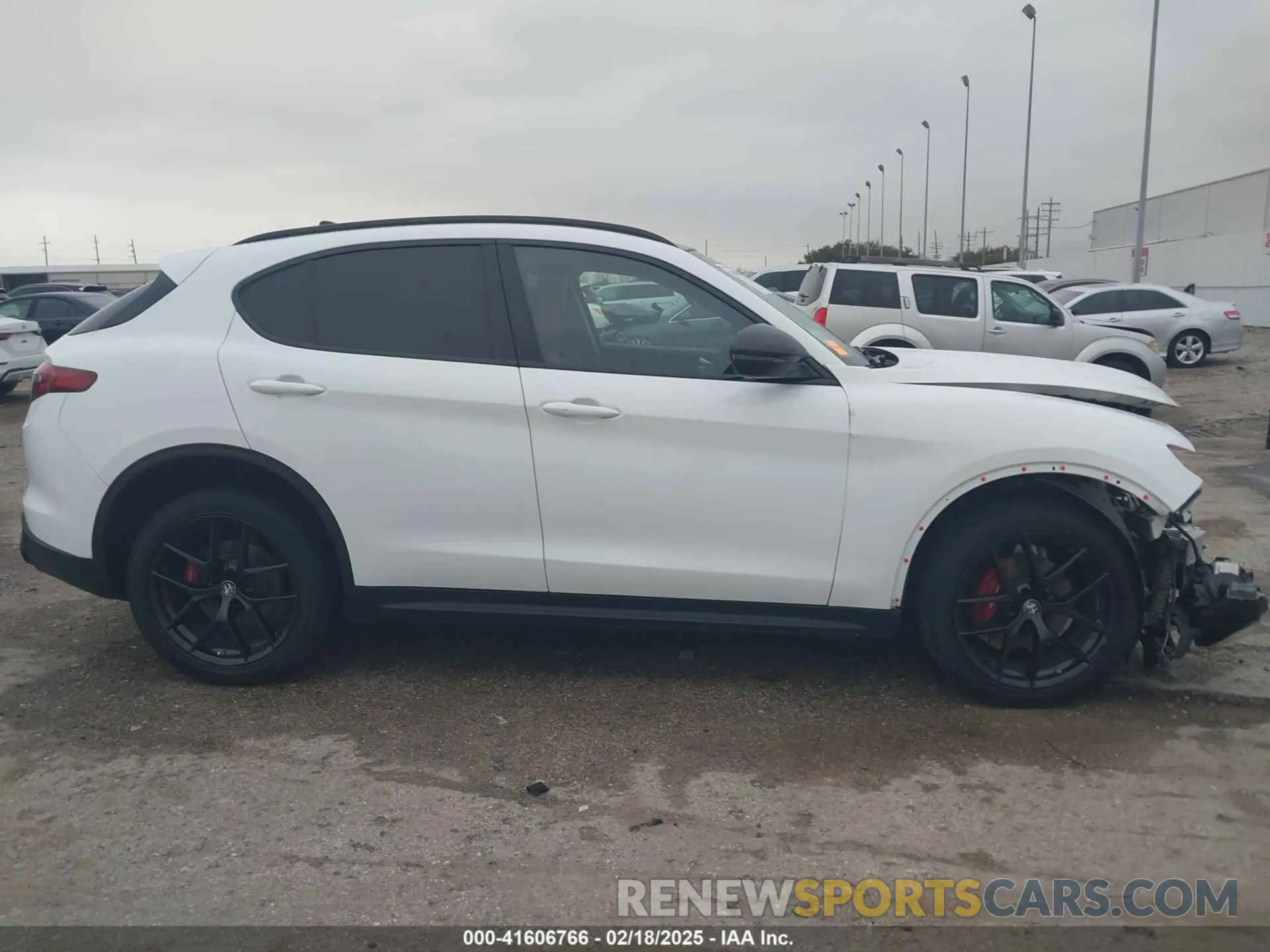 14 Photograph of a damaged car ZASPAJAN3L7C94007 ALFA ROMEO STELVIO 2020