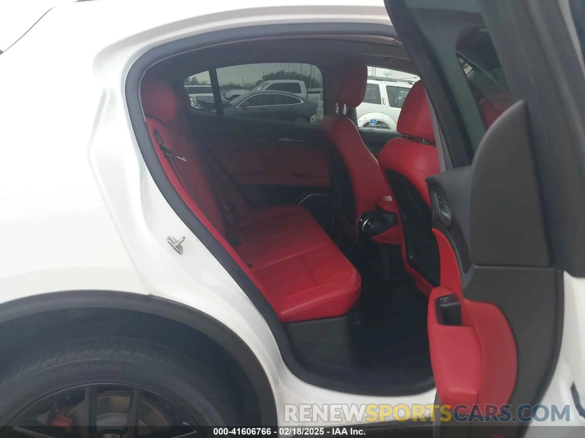 8 Photograph of a damaged car ZASPAJAN3L7C94007 ALFA ROMEO STELVIO 2020