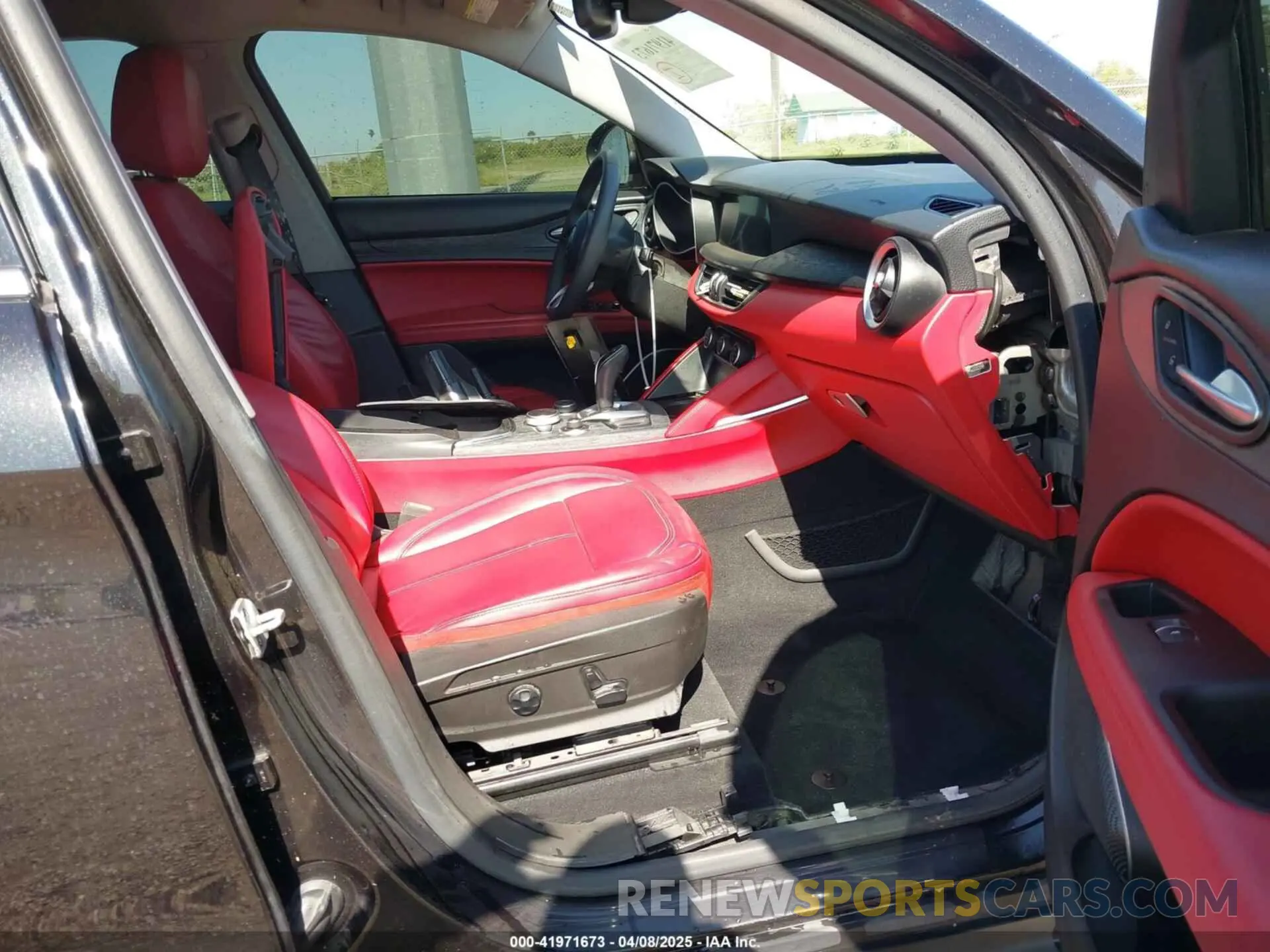 5 Photograph of a damaged car ZASPAJAN5L7C91383 ALFA ROMEO STELVIO 2020