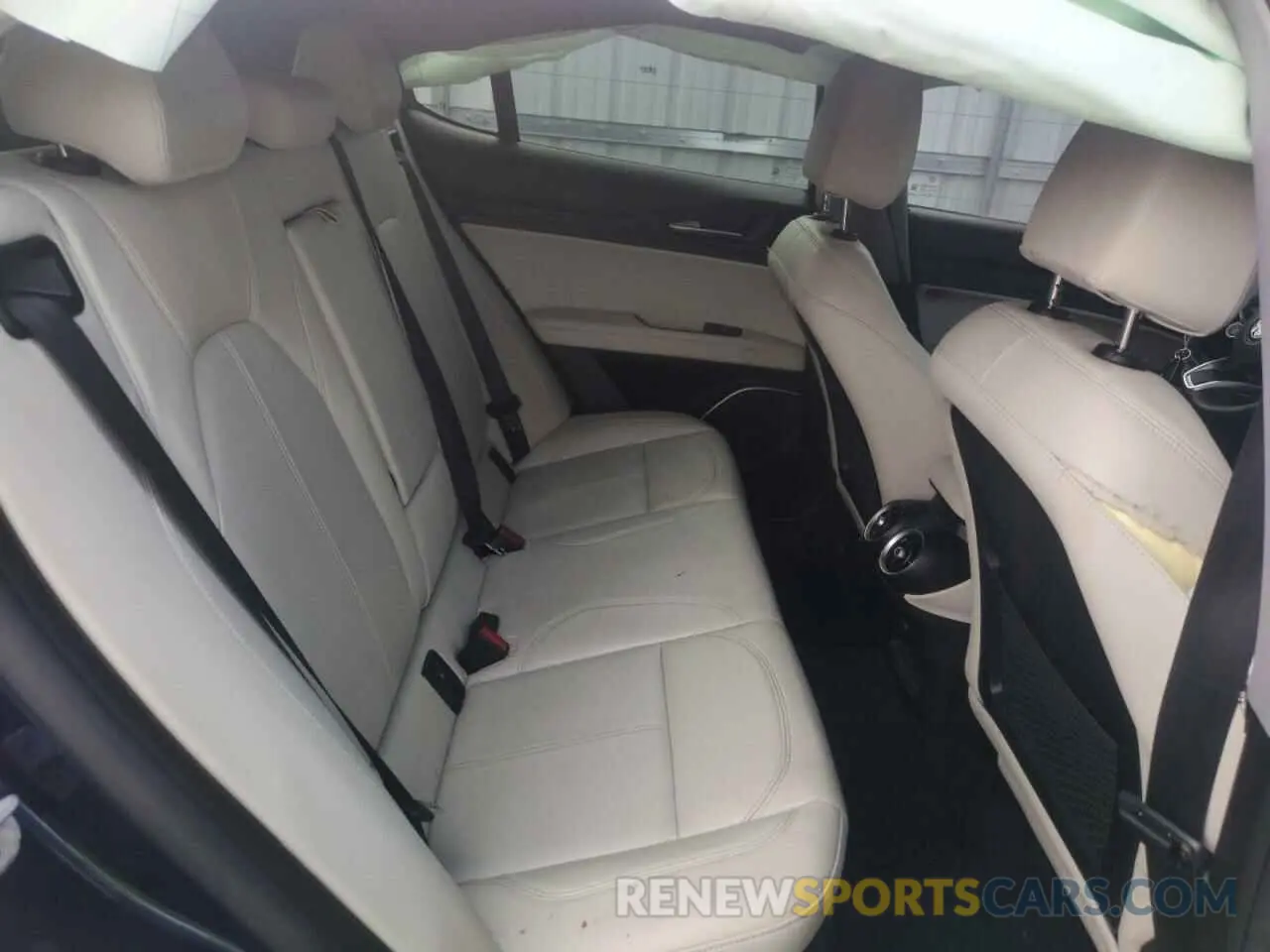 11 Photograph of a damaged car ZASPAKAN2L7C86986 ALFA ROMEO STELVIO 2020
