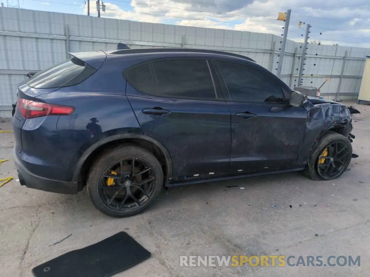 3 Photograph of a damaged car ZASPAKAN2L7C86986 ALFA ROMEO STELVIO 2020