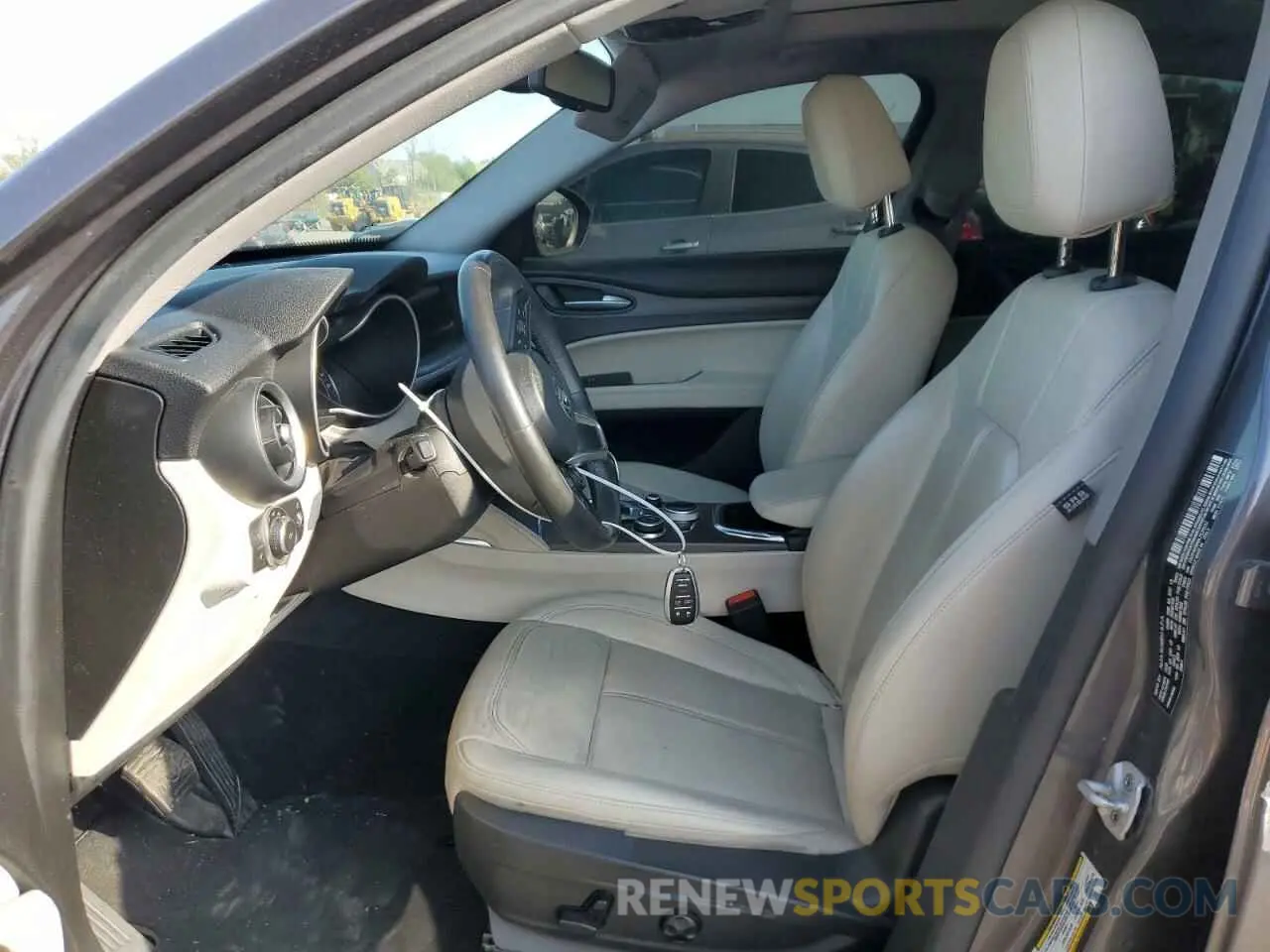 7 Photograph of a damaged car ZASPAKBN0L7C76312 ALFA ROMEO STELVIO 2020