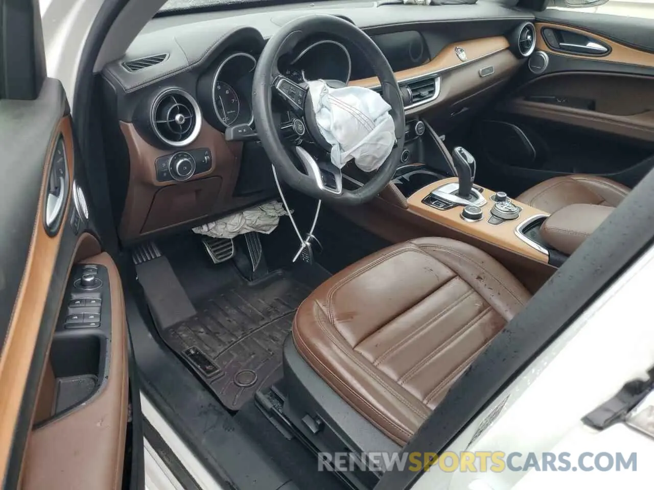 8 Photograph of a damaged car ZASPAKBN6L7C98122 ALFA ROMEO STELVIO 2020